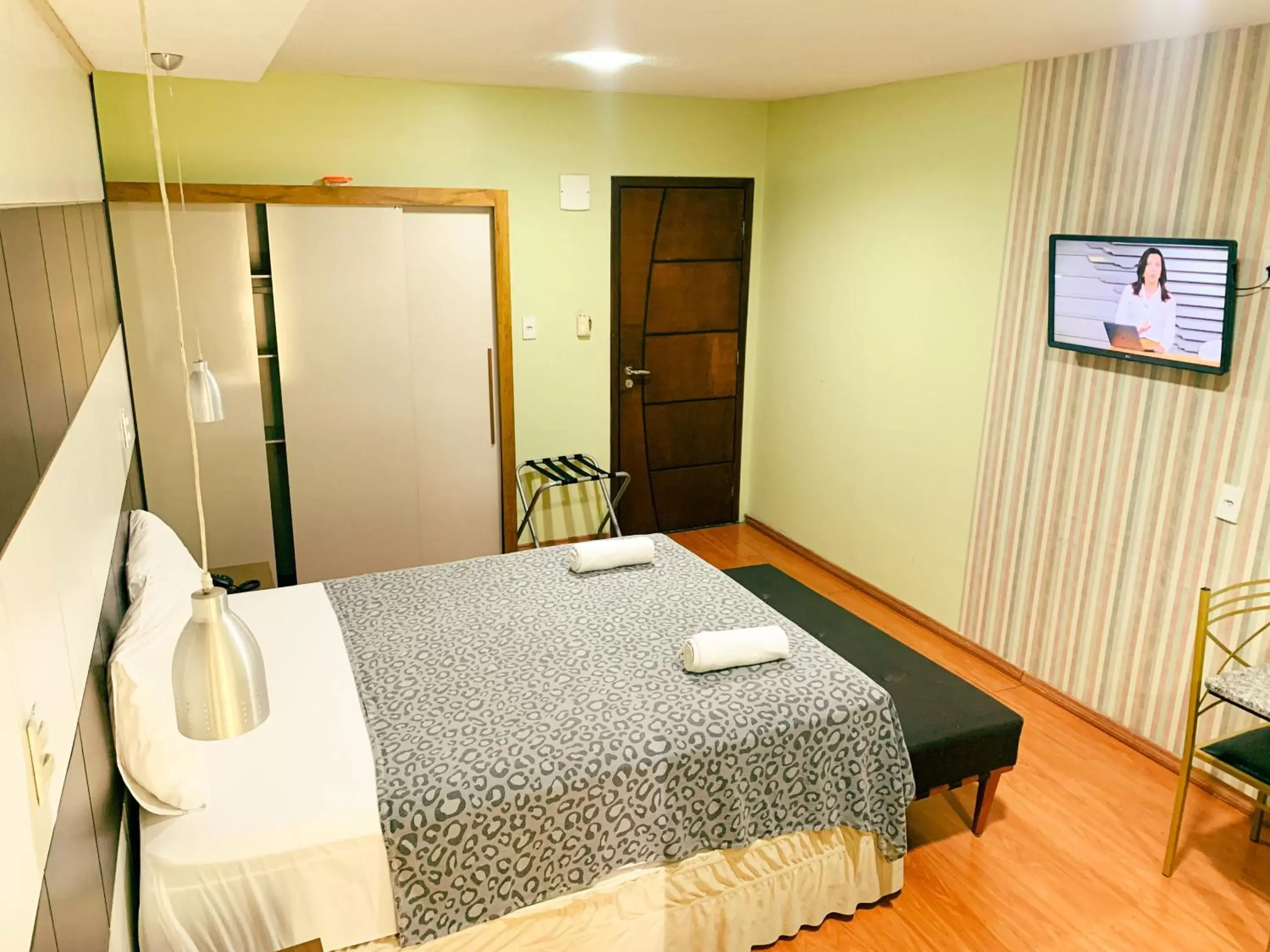 Photo of the whole room, Bed in Hotel do Largo Manaus