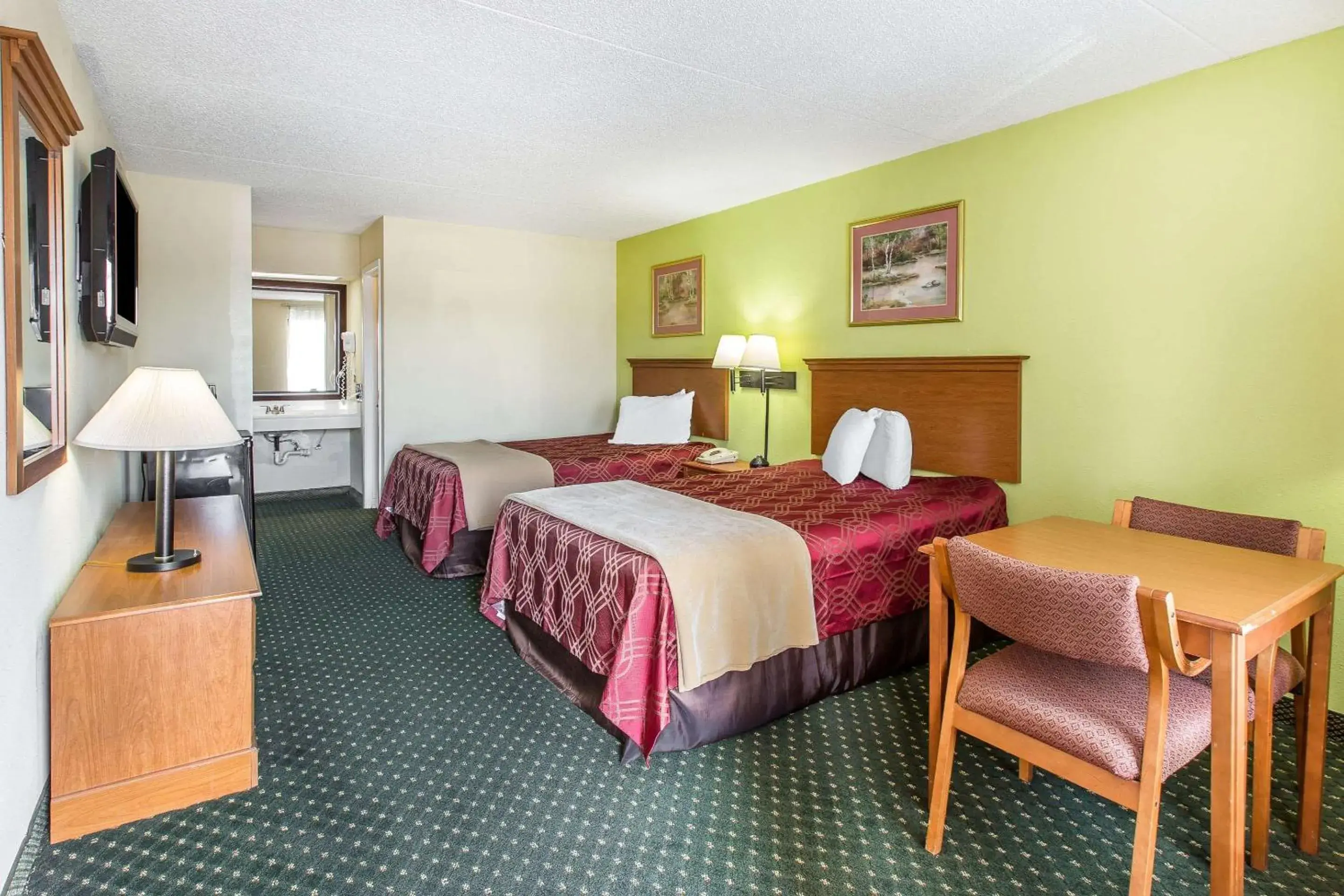 Double Room with Two Double Beds - Non-Smoking in Econo Lodge Knoxville