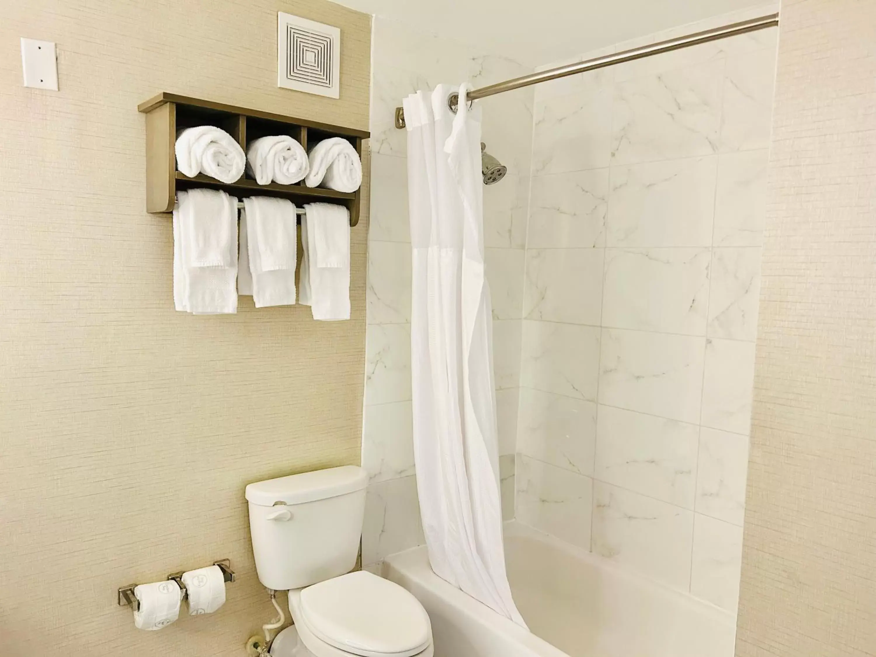 Bathroom in Surfbreak Oceanfront Hotel, Ascend Hotel Collection