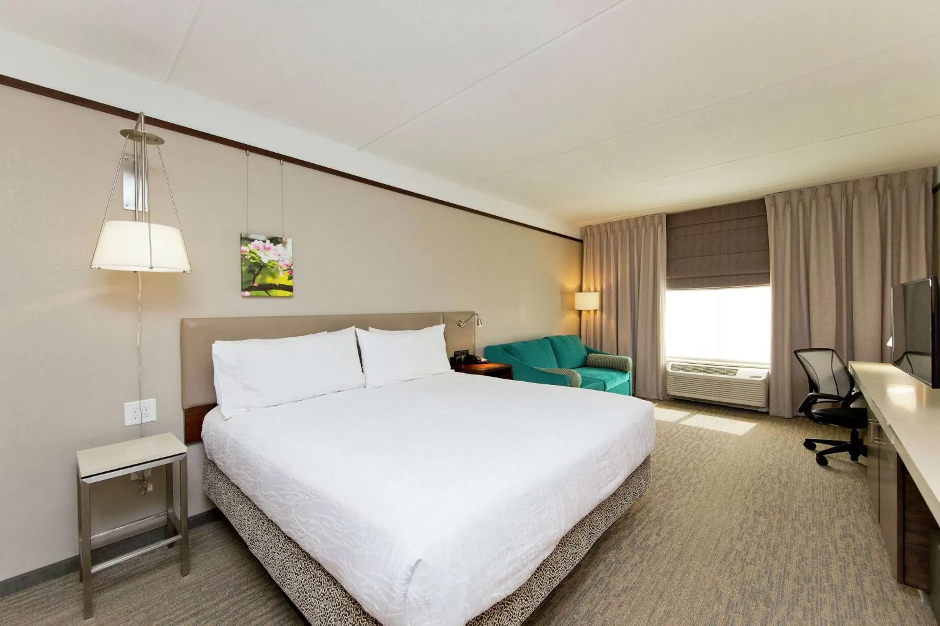 Bedroom, Bed in Hilton Garden Inn Martinsburg