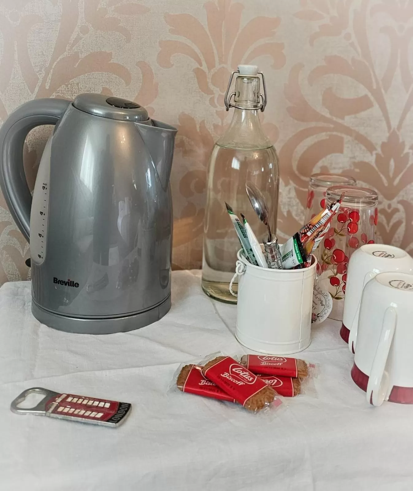 Coffee/tea facilities in Drumhirk House