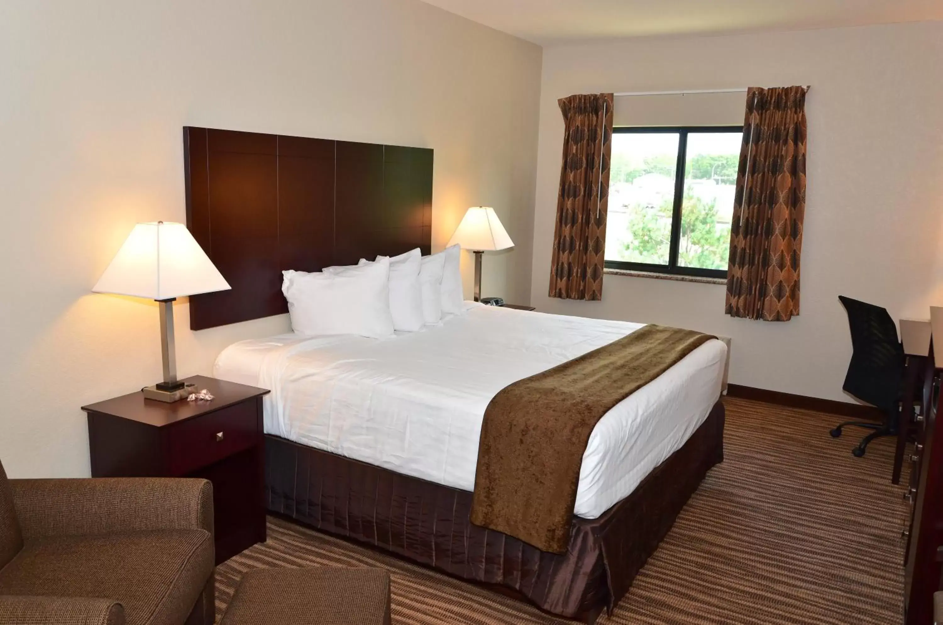 Bed in Cobblestone Inn & Suites - Clarion