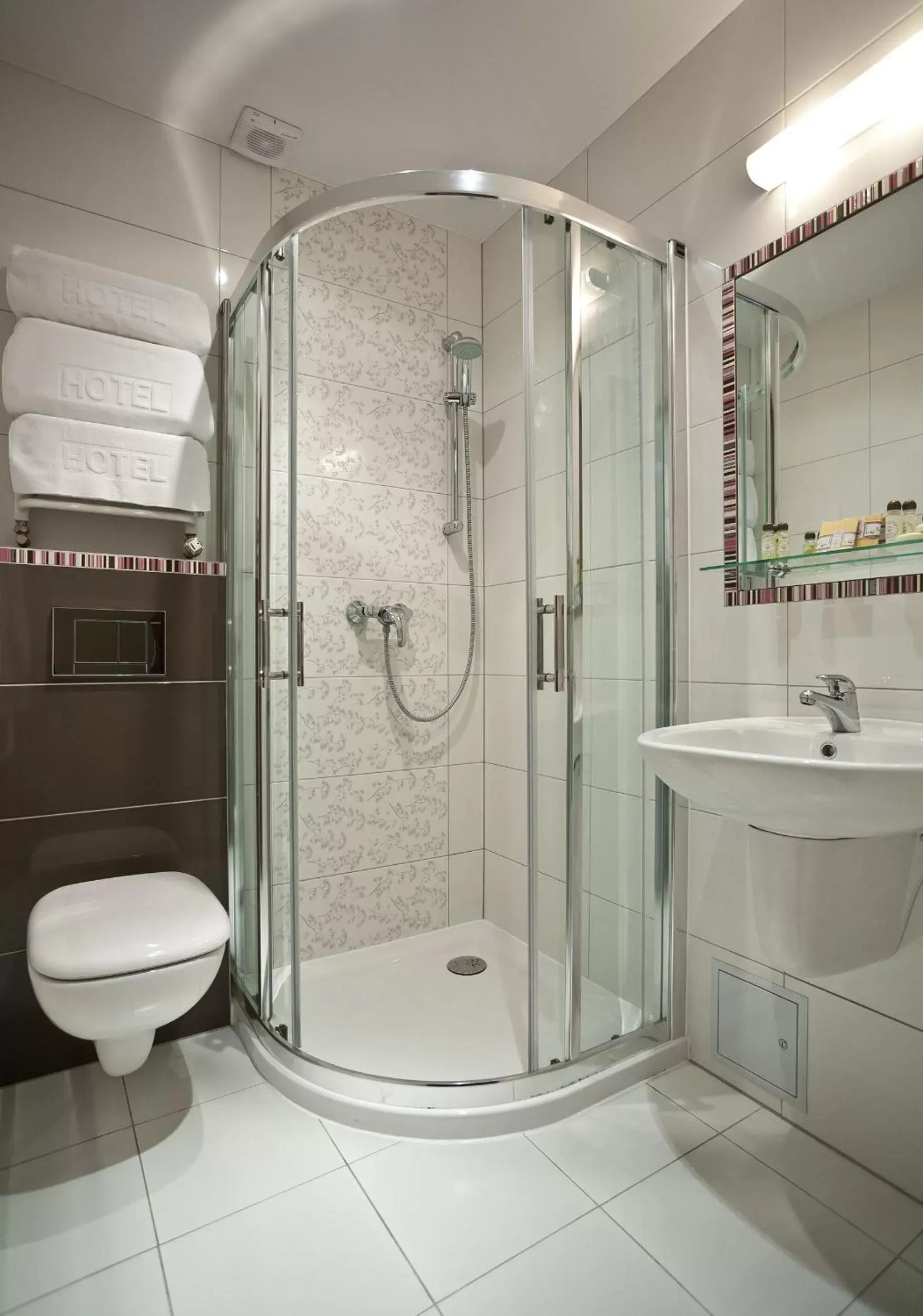 Shower, Bathroom in Hotel Kazimierz
