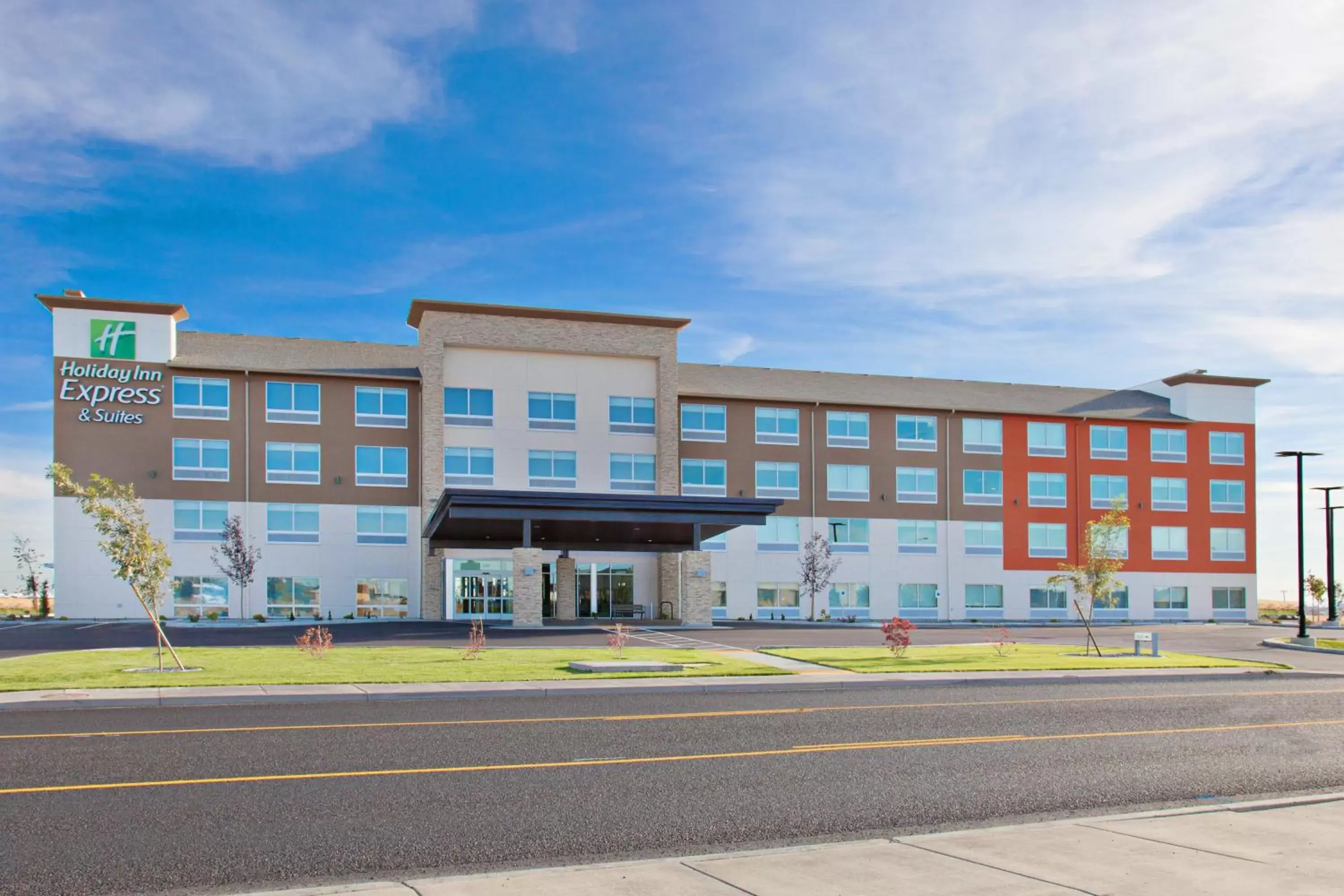 Property Building in Holiday Inn Express & Suites - Moses Lake, an IHG Hotel