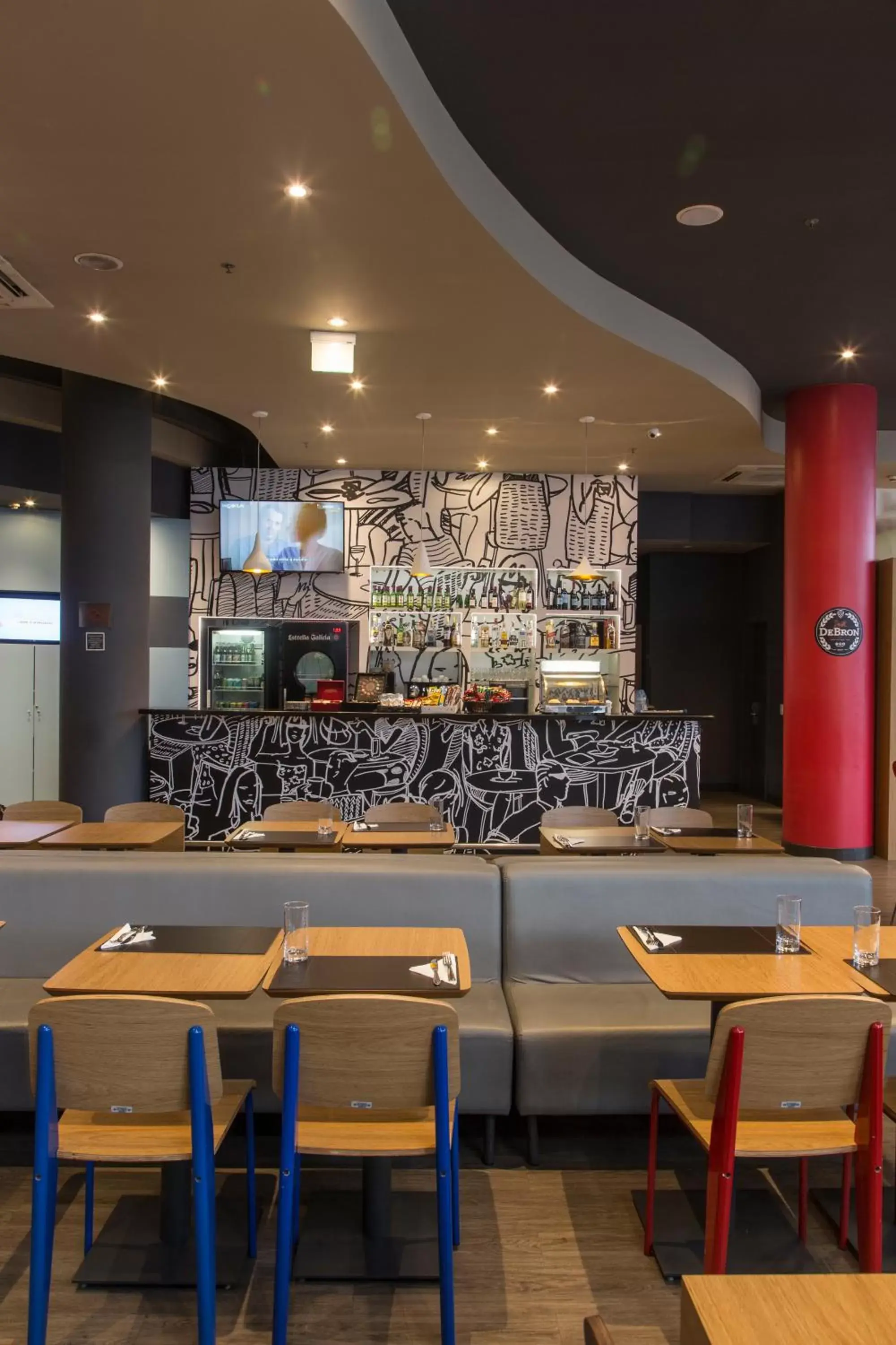 Restaurant/Places to Eat in ibis Tambore