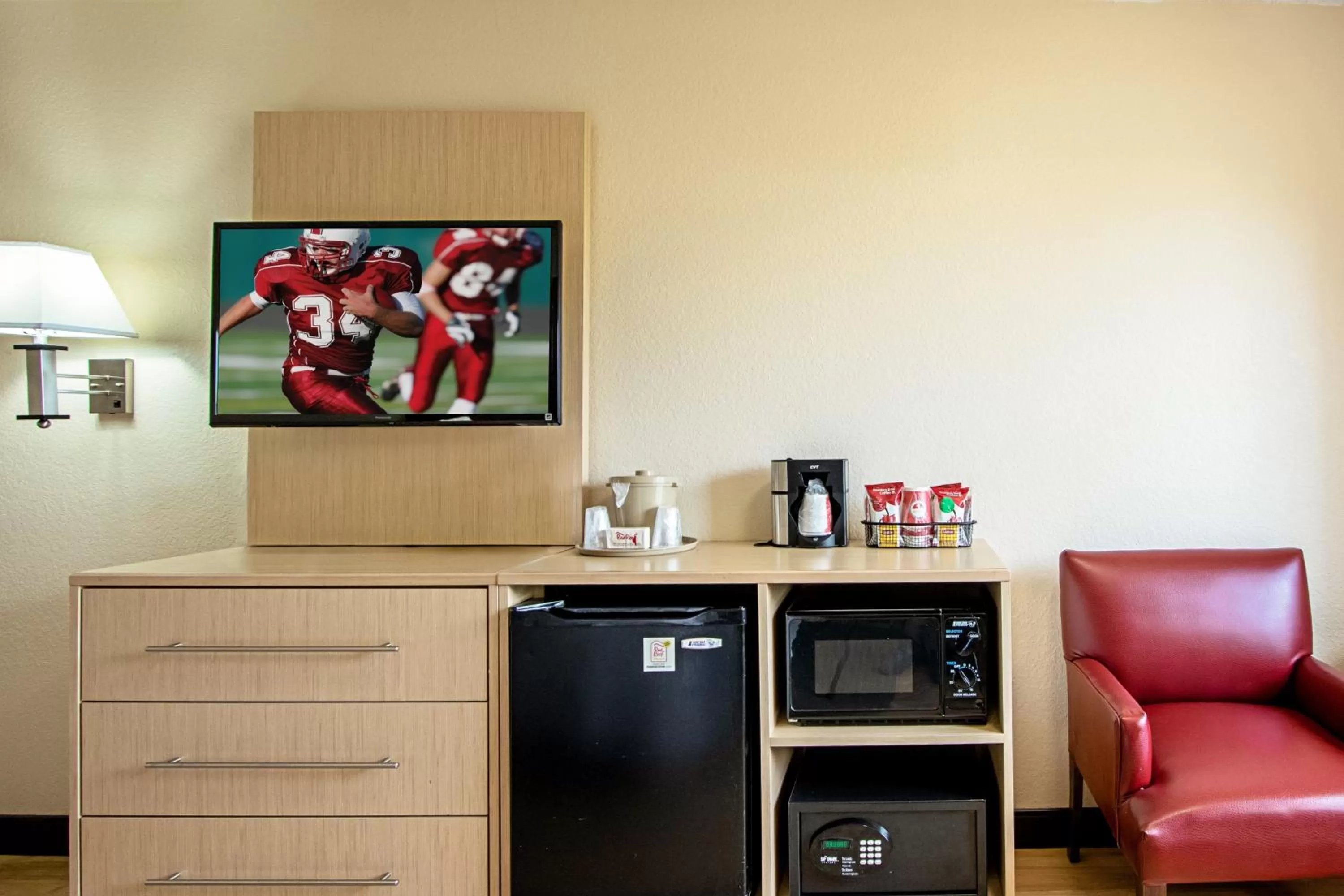 Bedroom in Red Roof Inn PLUS+ West Palm Beach