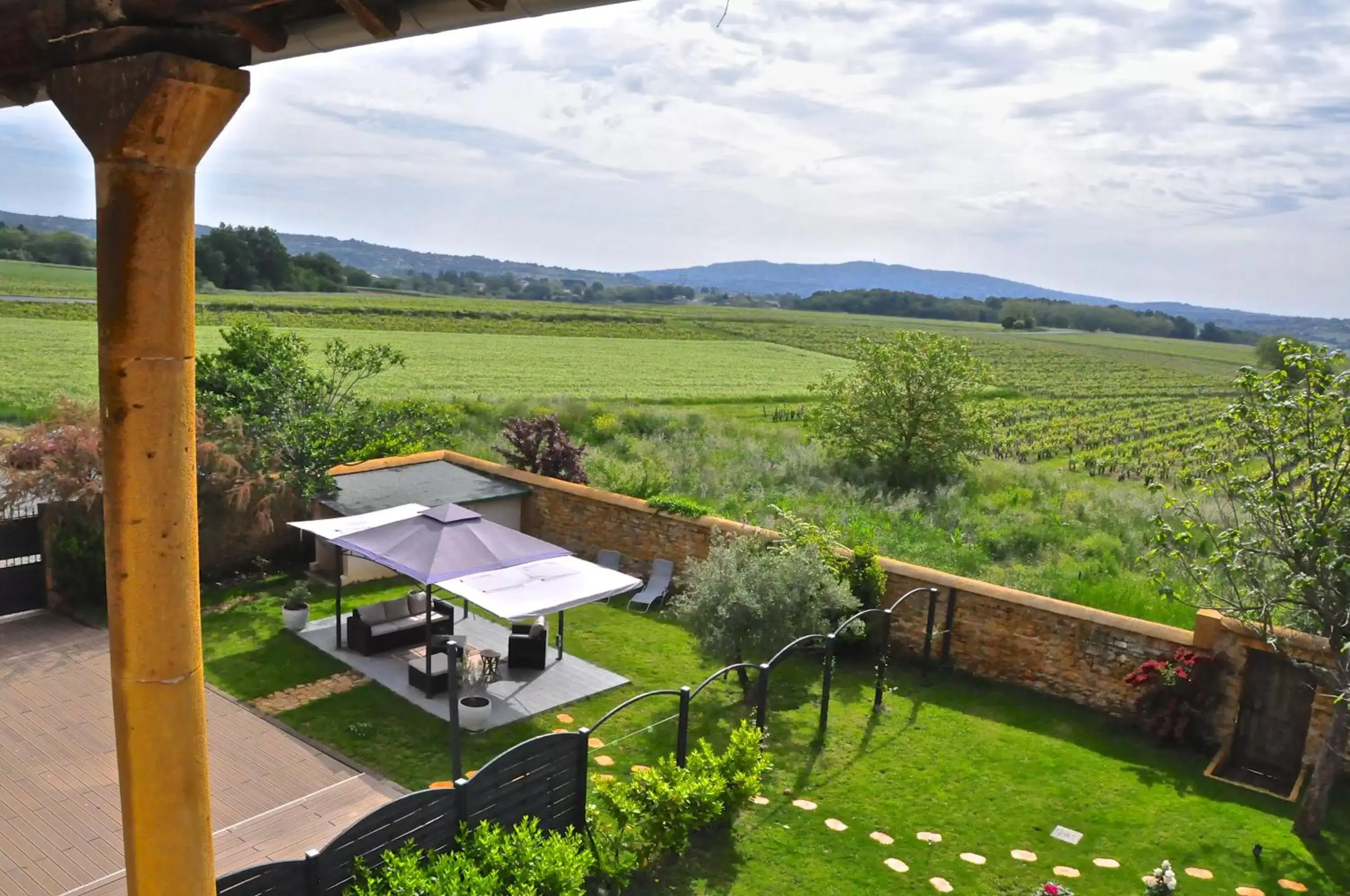 Garden view in Le Clos du Cher en Beaujolais