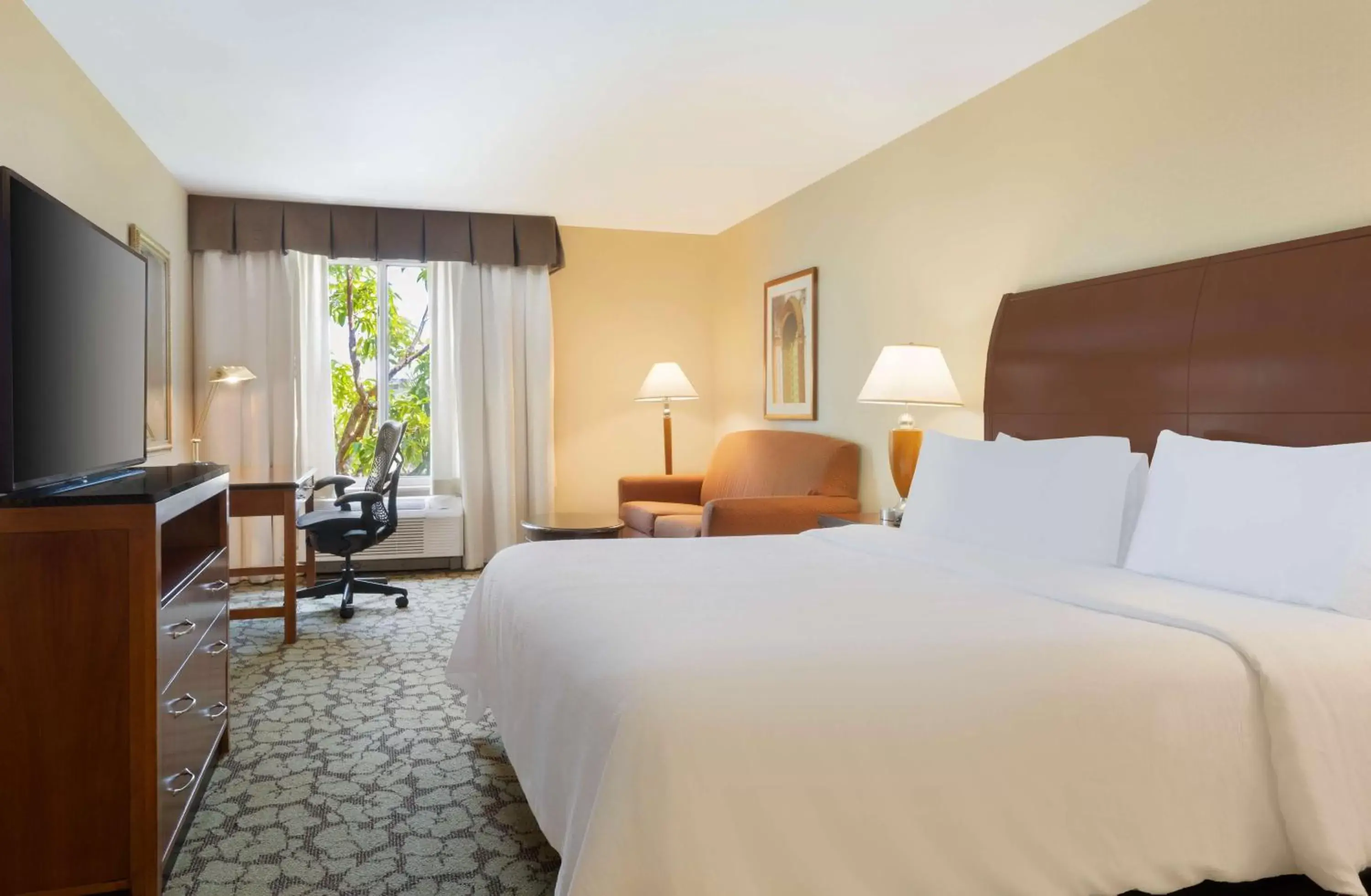 Bedroom, Bed in Hilton Garden Inn LAX - El Segundo