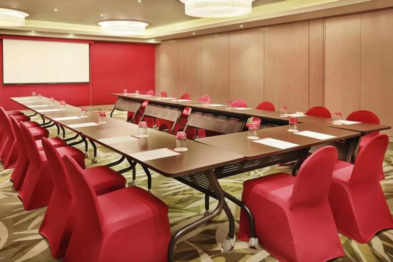 Meeting/conference room in Avangio Hotel