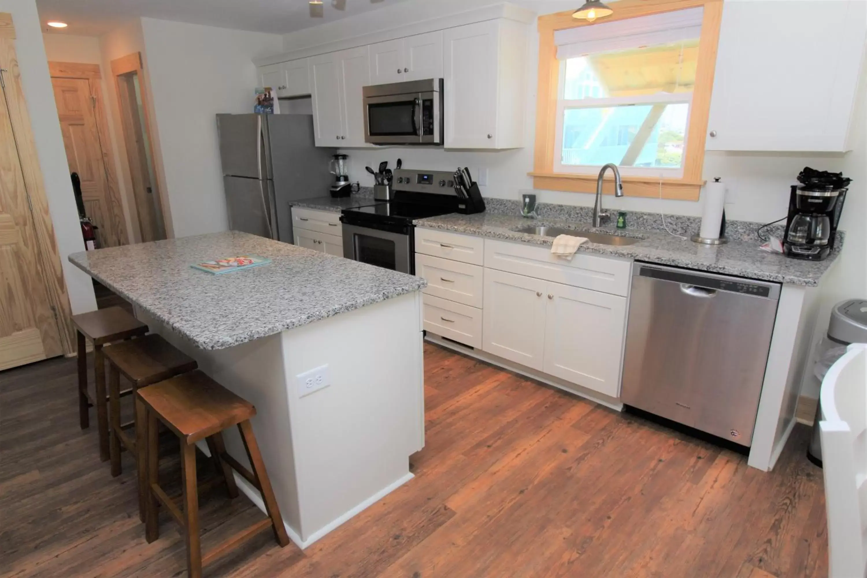 Kitchen or kitchenette, Kitchen/Kitchenette in Whalebone Ocean Cottages by KEES Vacations