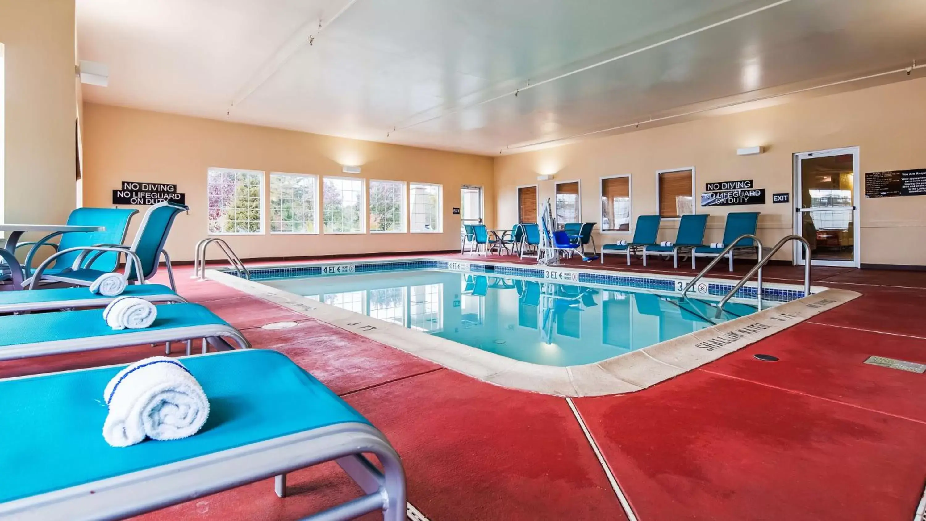 On site, Swimming Pool in Best Western Harrisburg Hershey