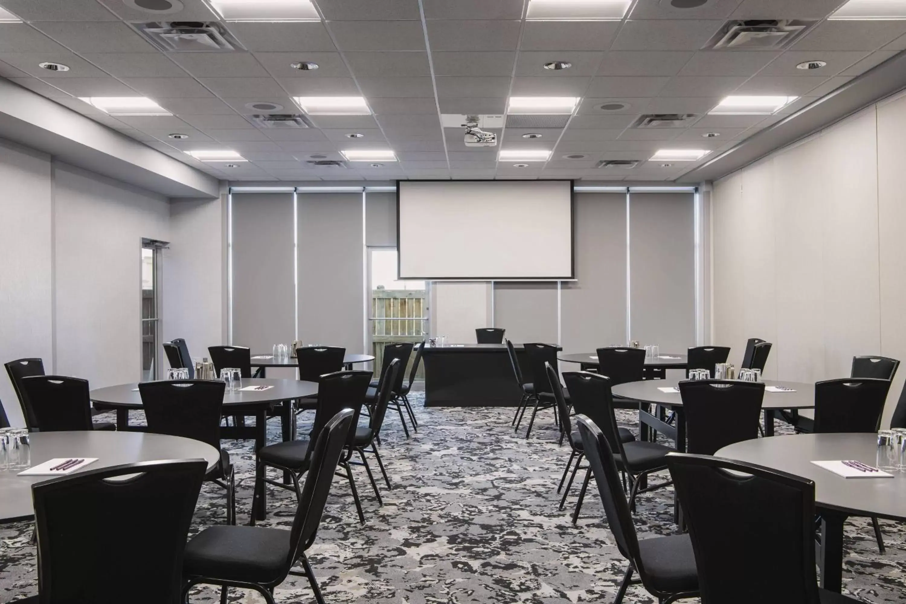 Meeting/conference room, Restaurant/Places to Eat in Fairfield Inn & Suites by Marriott Winnipeg