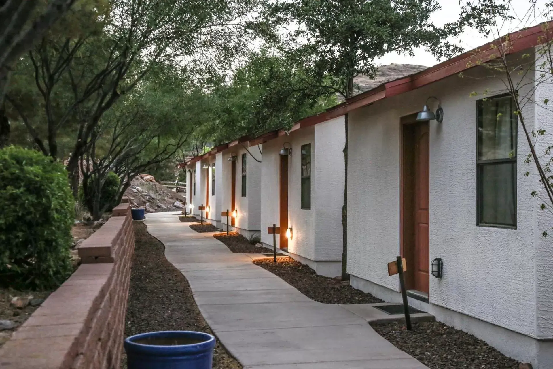 Facade/entrance in Creekside Lodge and Cabins