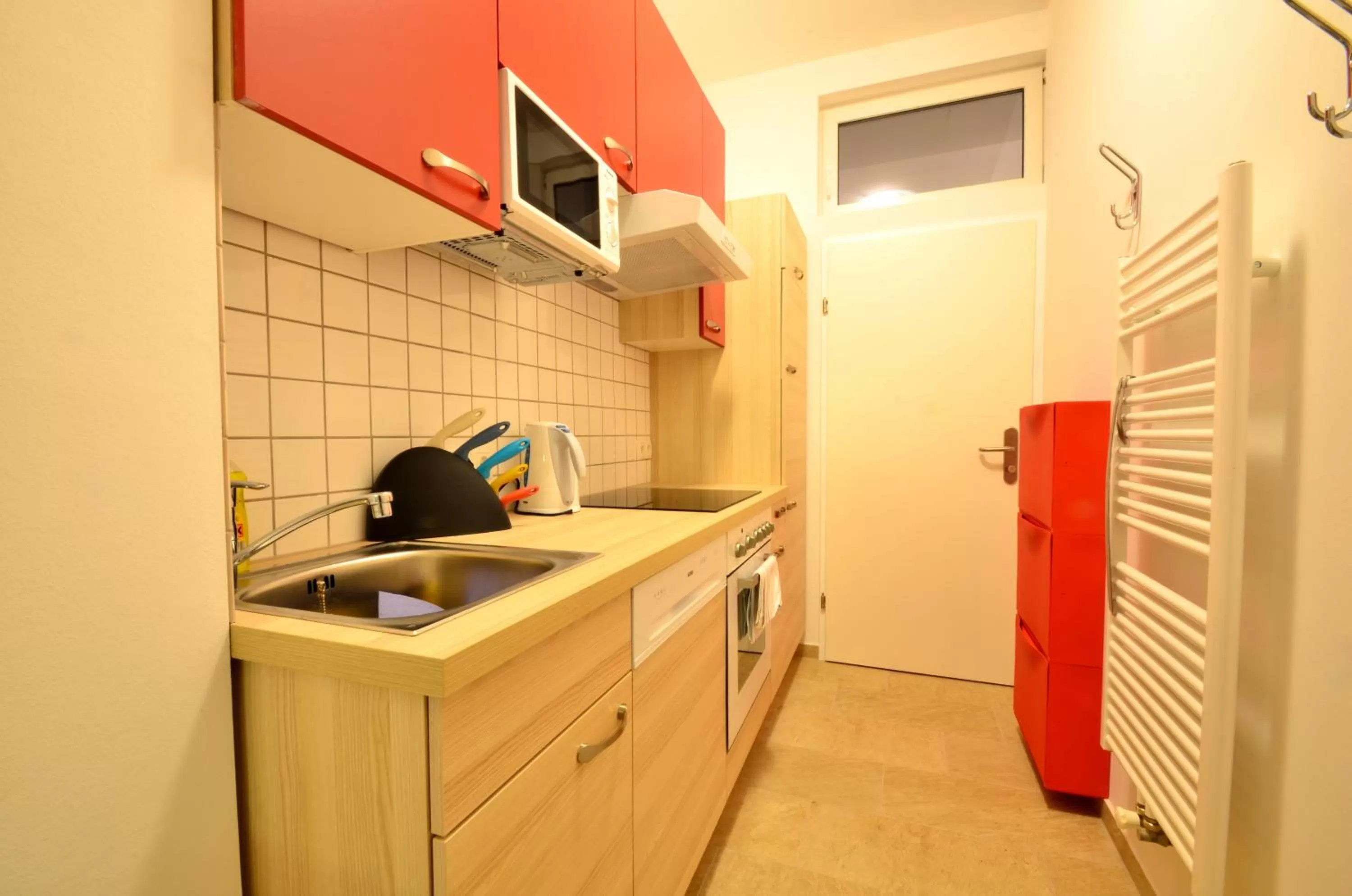 Kitchen or kitchenette in AJO Apartments - Messe City Flat - Self-Check-in