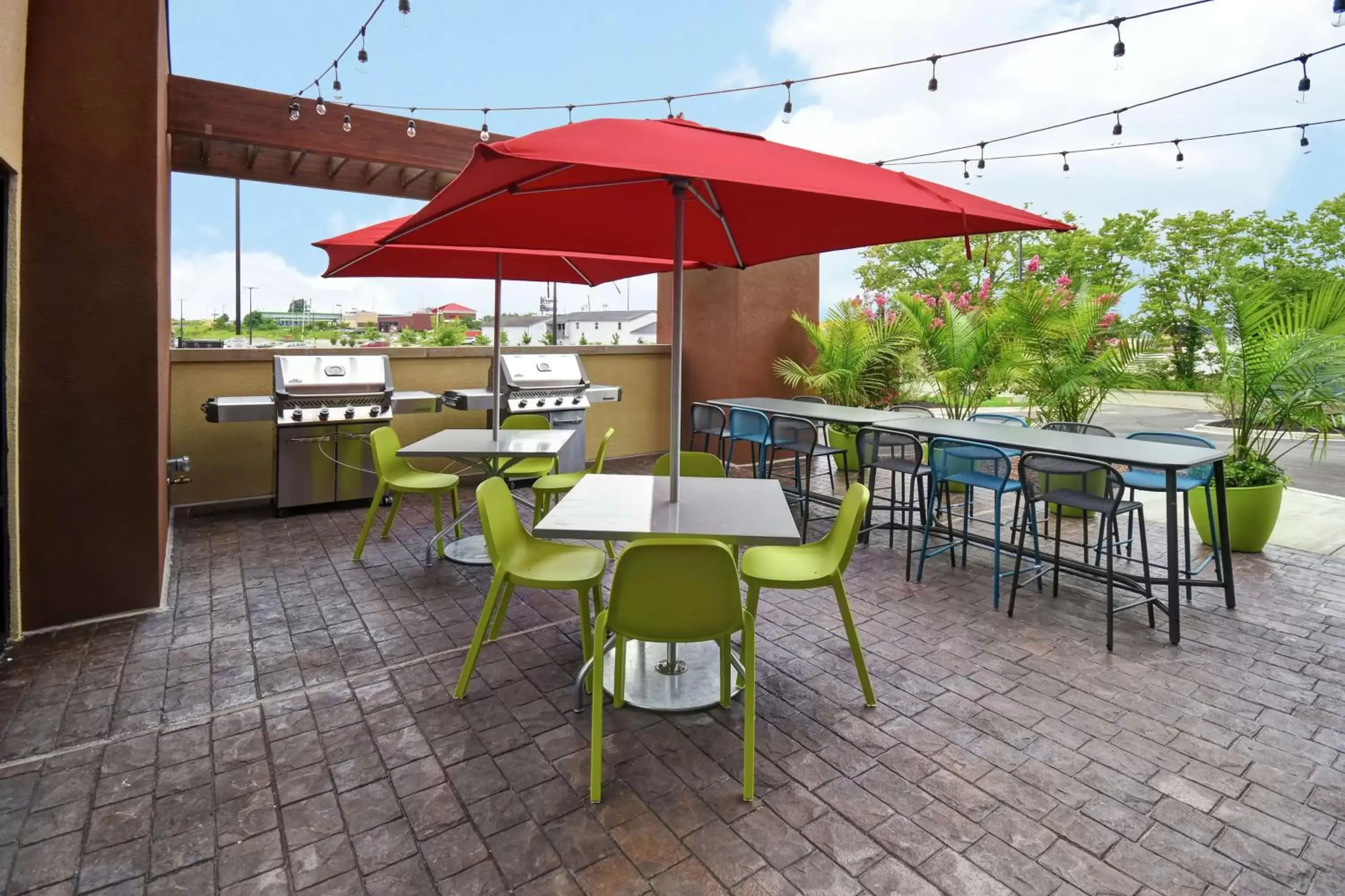 Patio, Restaurant/Places to Eat in Home2 Suites By Hilton Frankfort