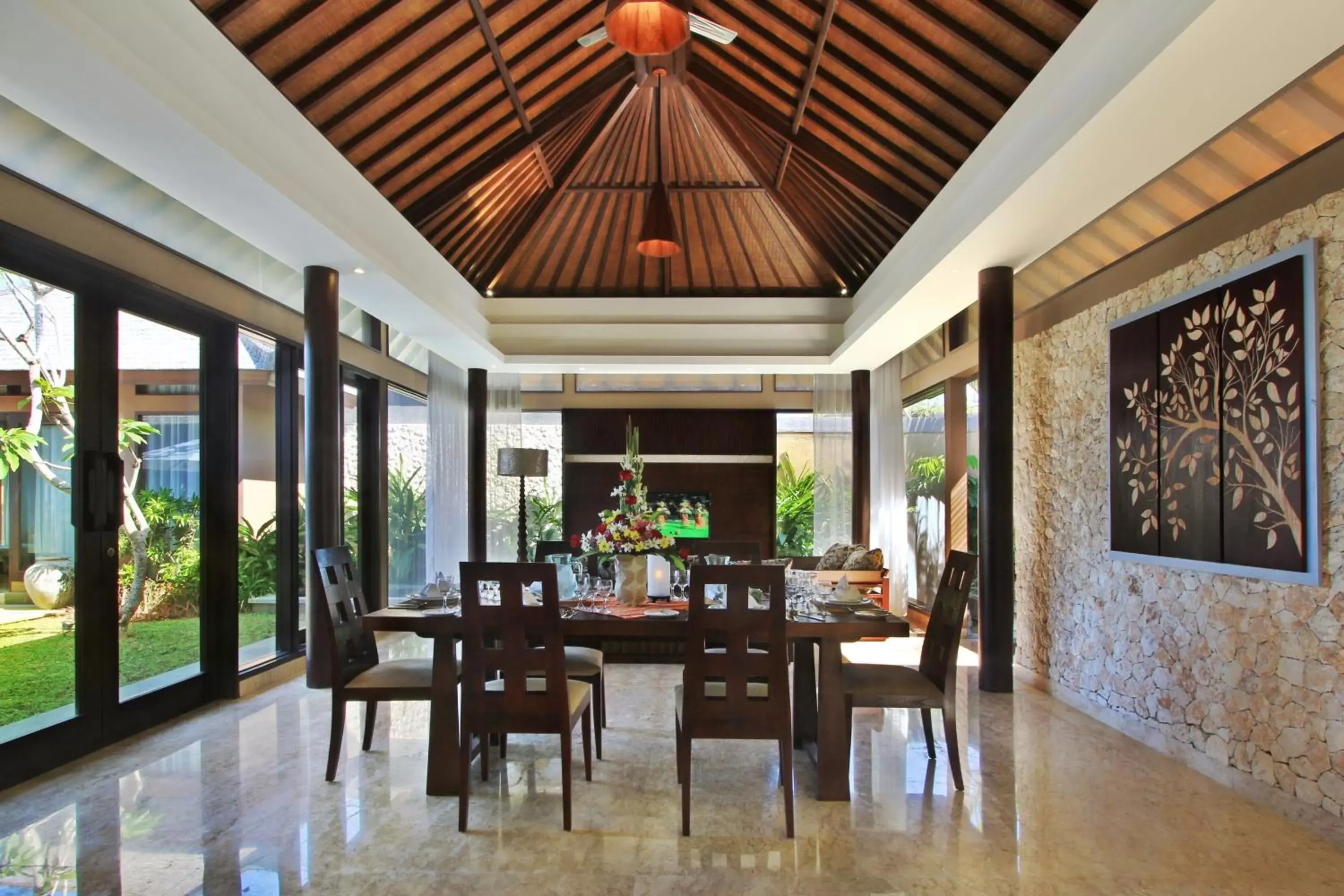 Dining area in Ulu Segara Luxury Suites & Villas