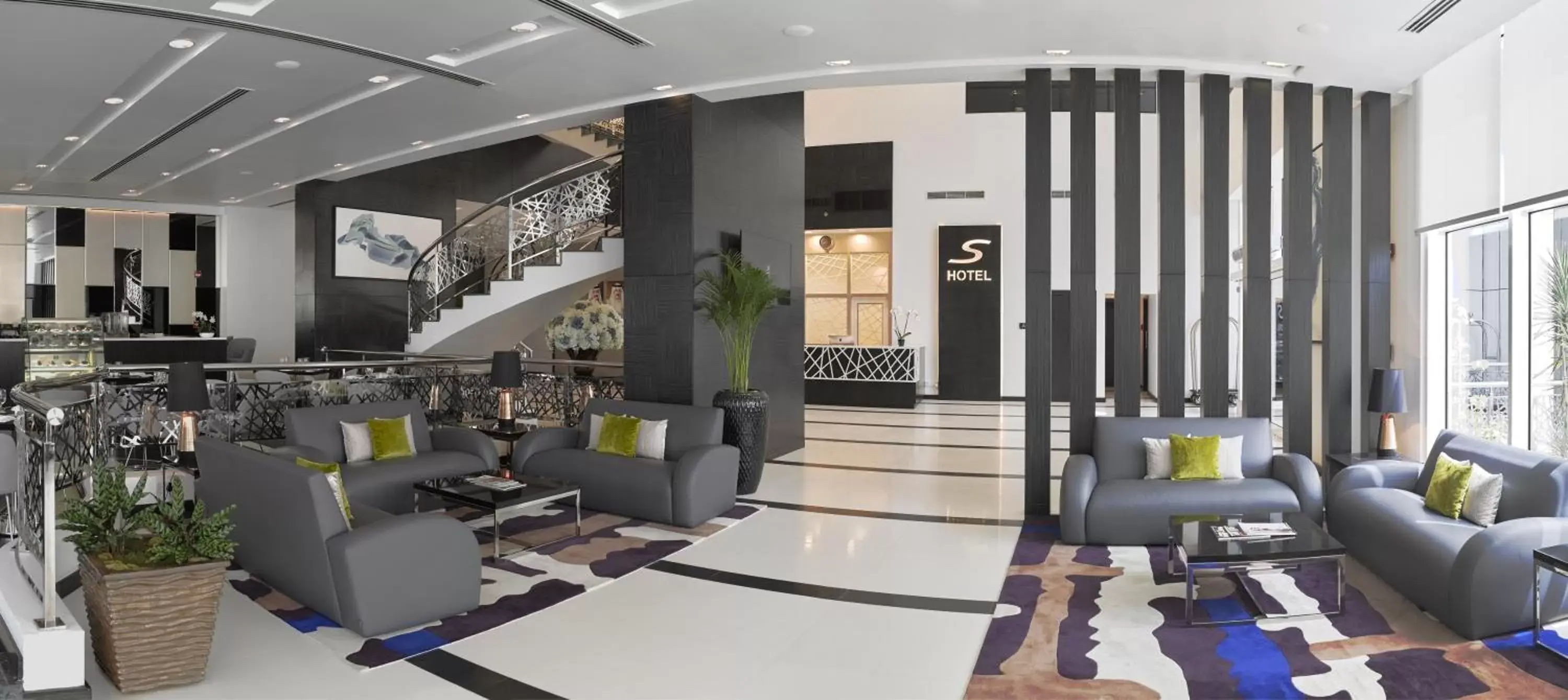 Lobby or reception, Restaurant/Places to Eat in S Hotel Bahrain