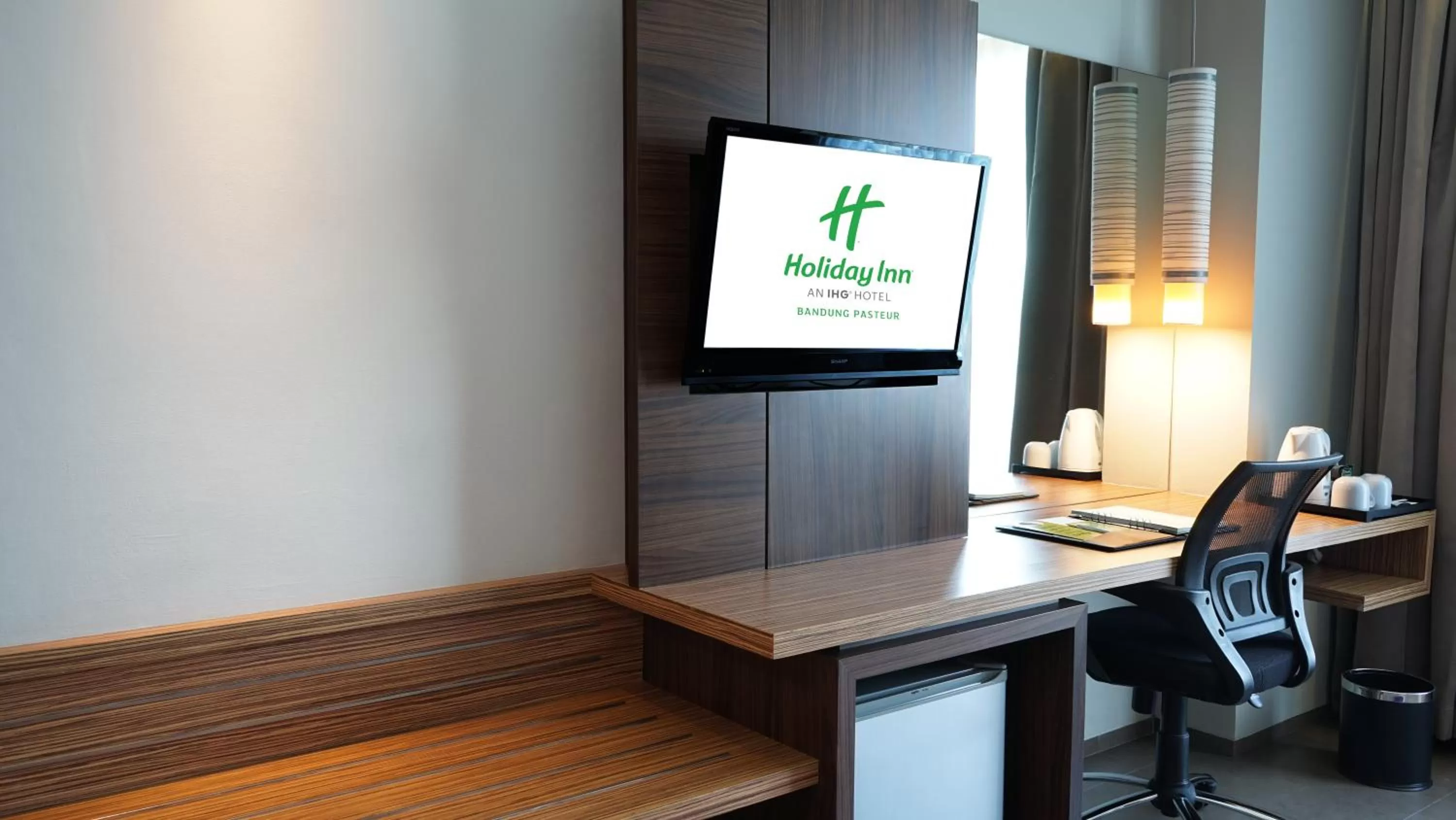 TV and multimedia in Holiday Inn Bandung Pasteur by IHG