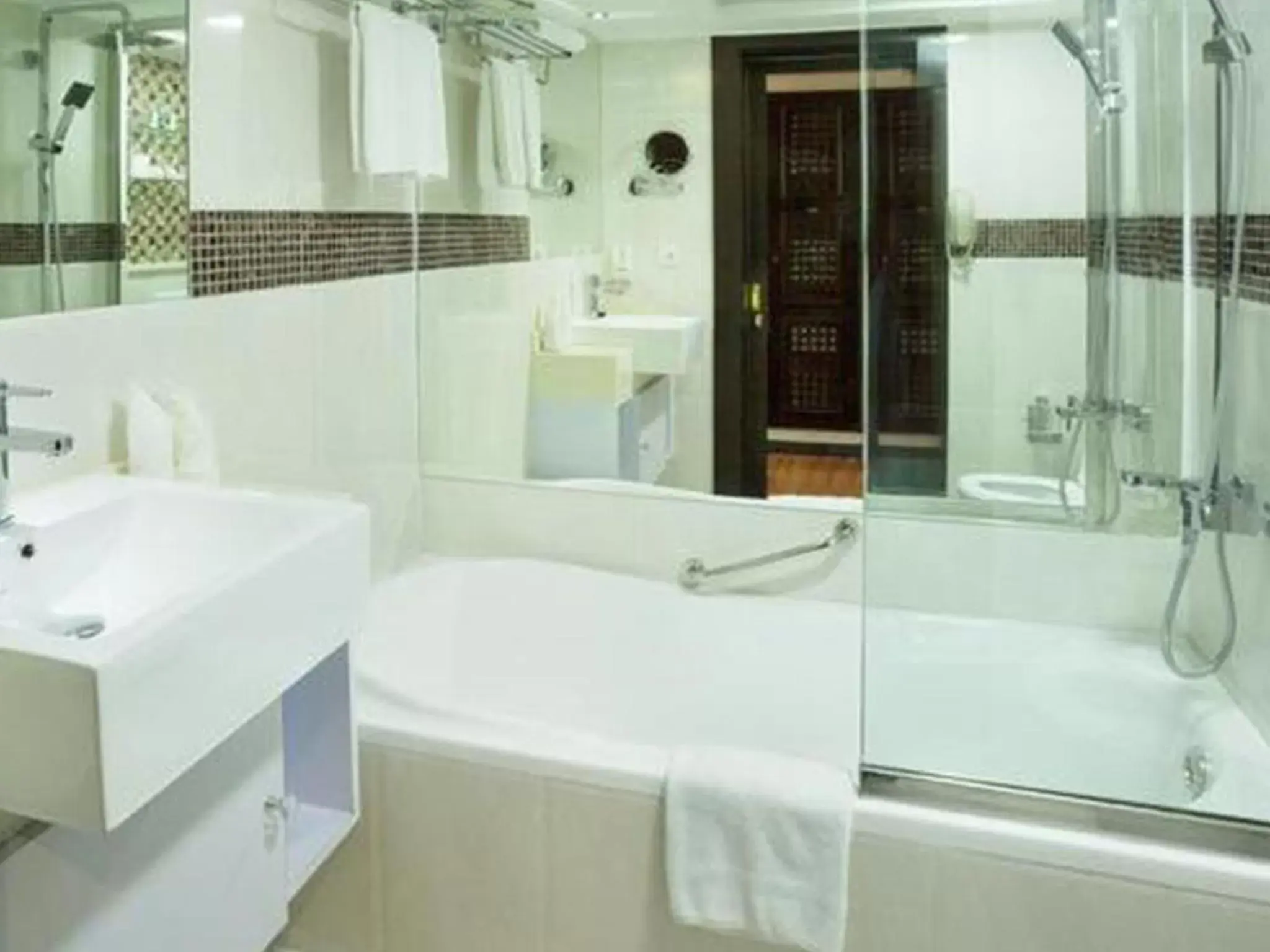 Shower, Bathroom in Arabian Courtyard Hotel & Spa