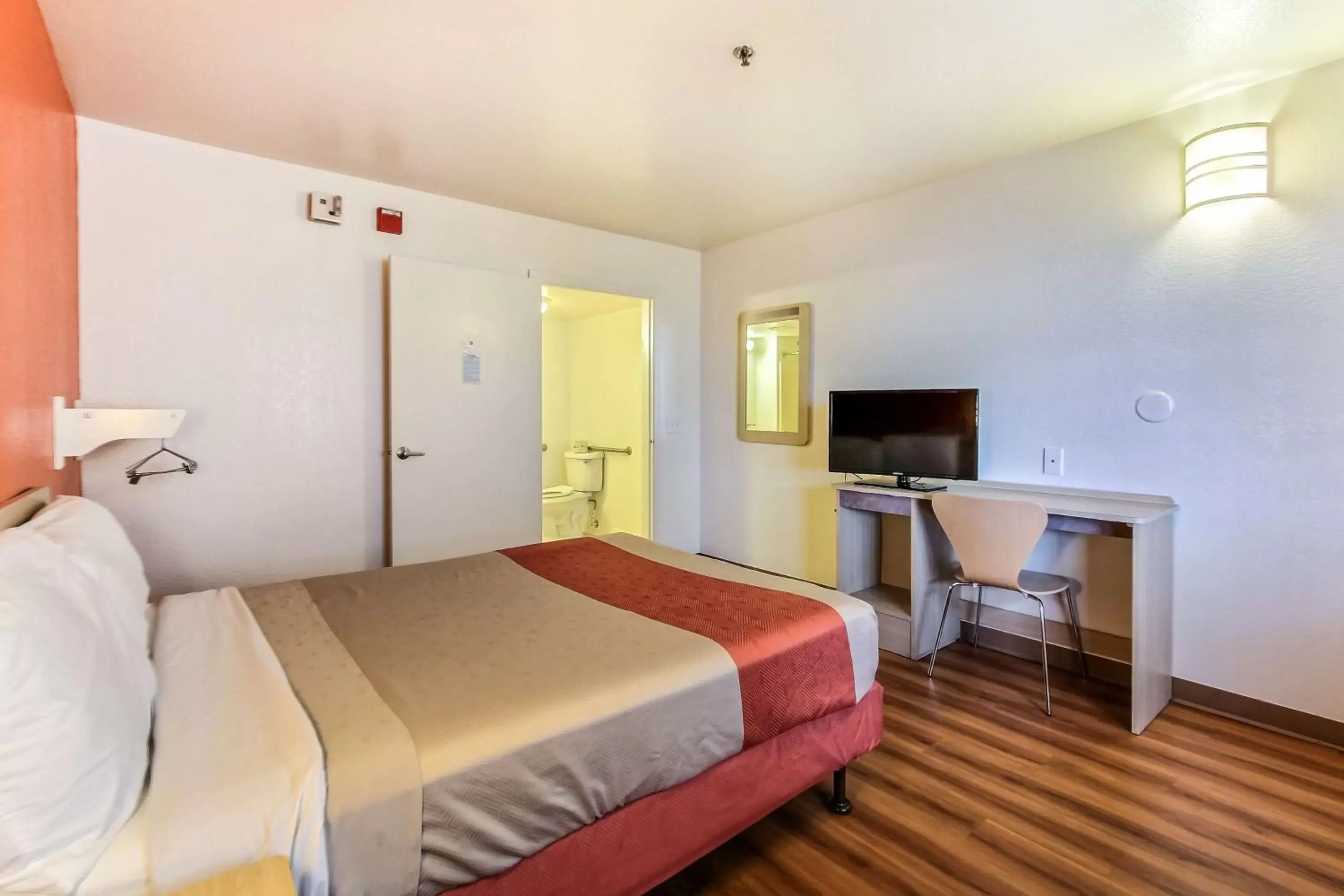 Toilet, Room Photo in Motel 6-Salinas, CA - North Monterey Area