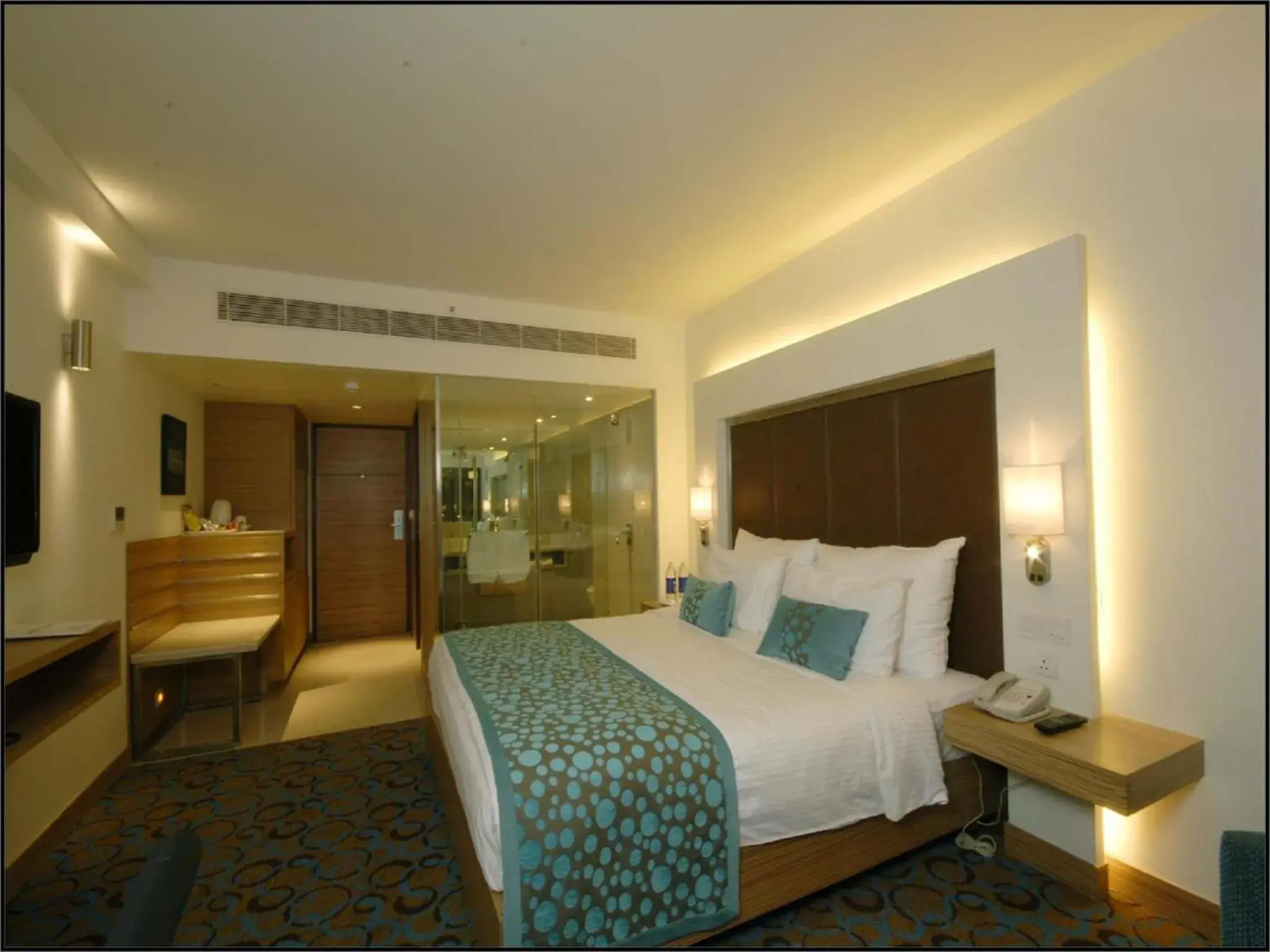 Bedroom, Bed in Pride Plaza Hotel, Ahmedabad