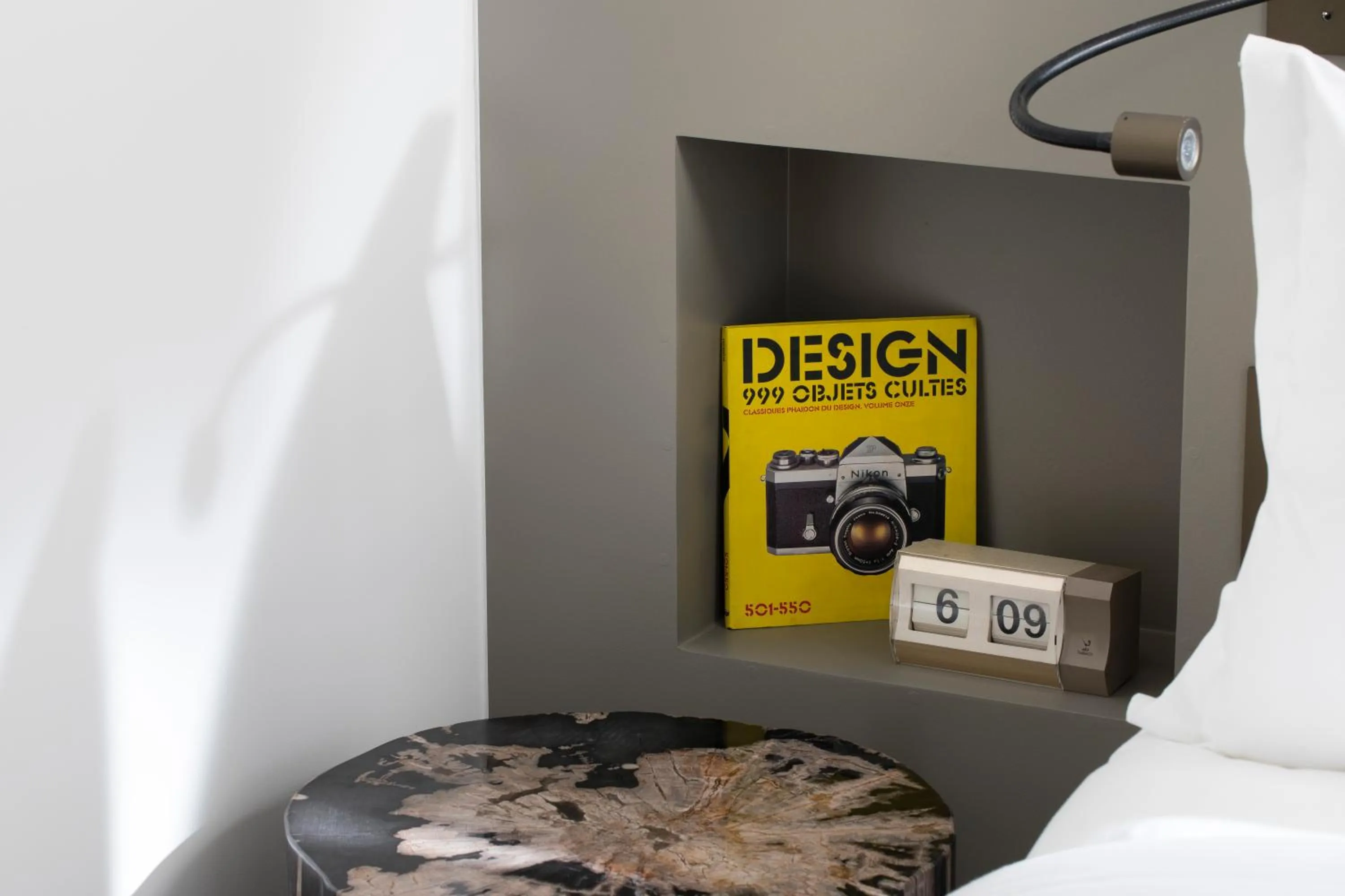 Decorative detail in Hôtel Les Deux Girafes