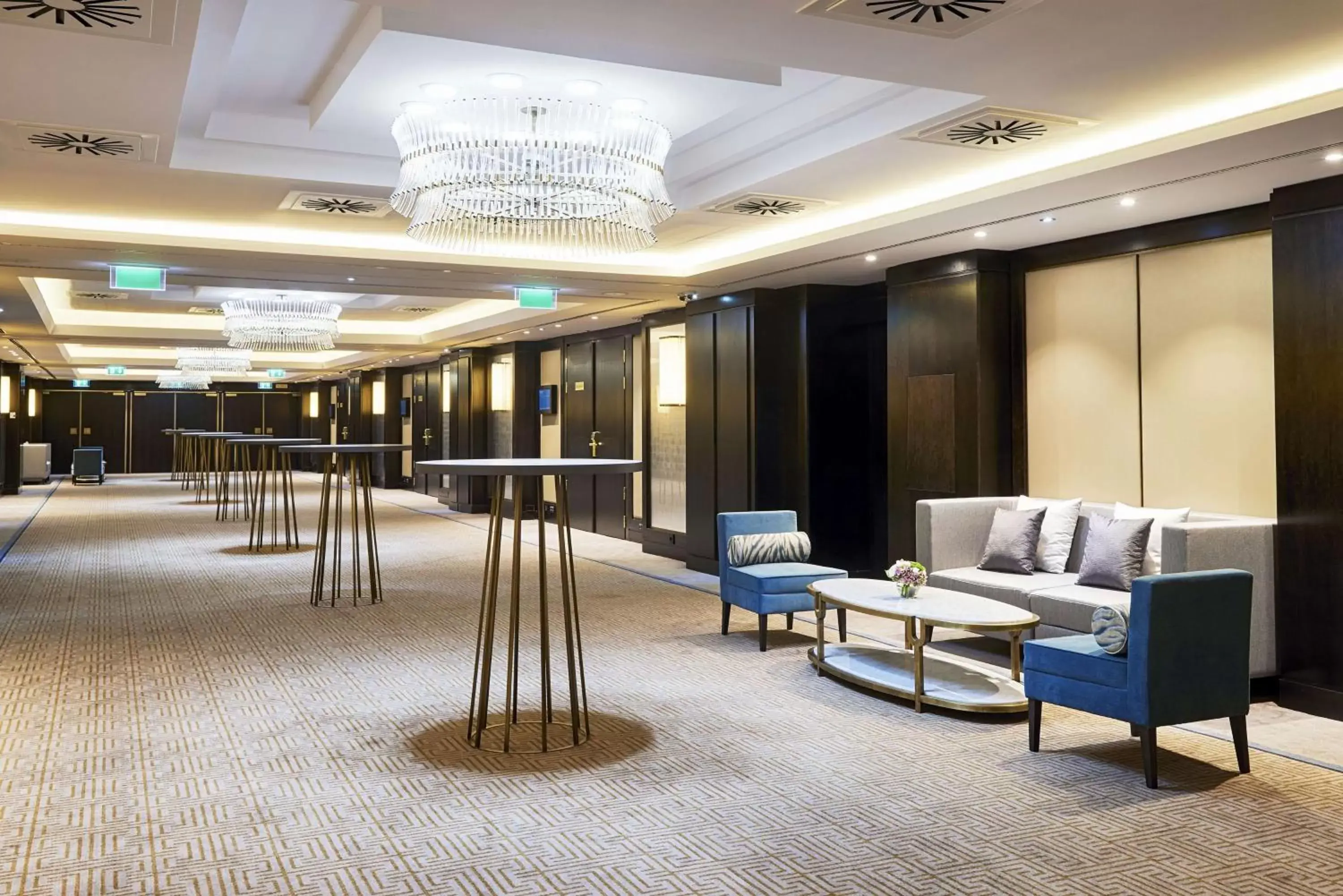 Meeting/conference room, Lobby/Reception in Hilton Budapest