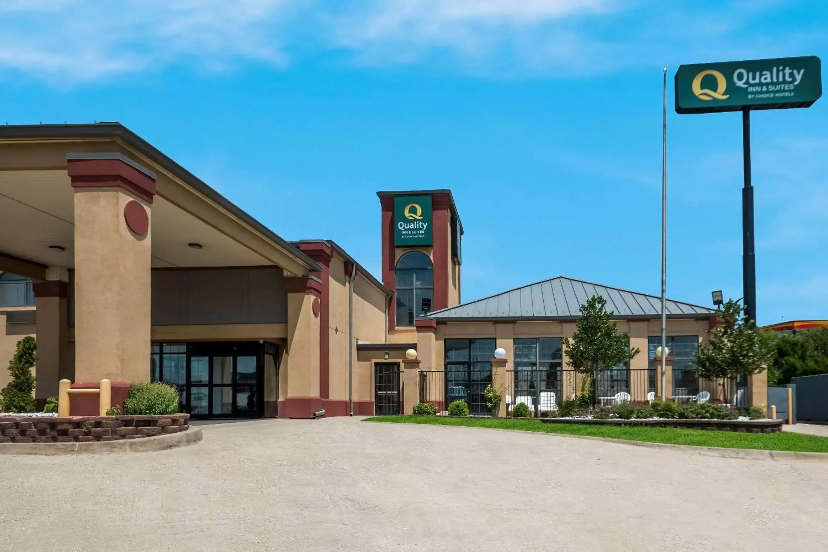 Property Building in Quality Inn & Suites Oklahoma City North