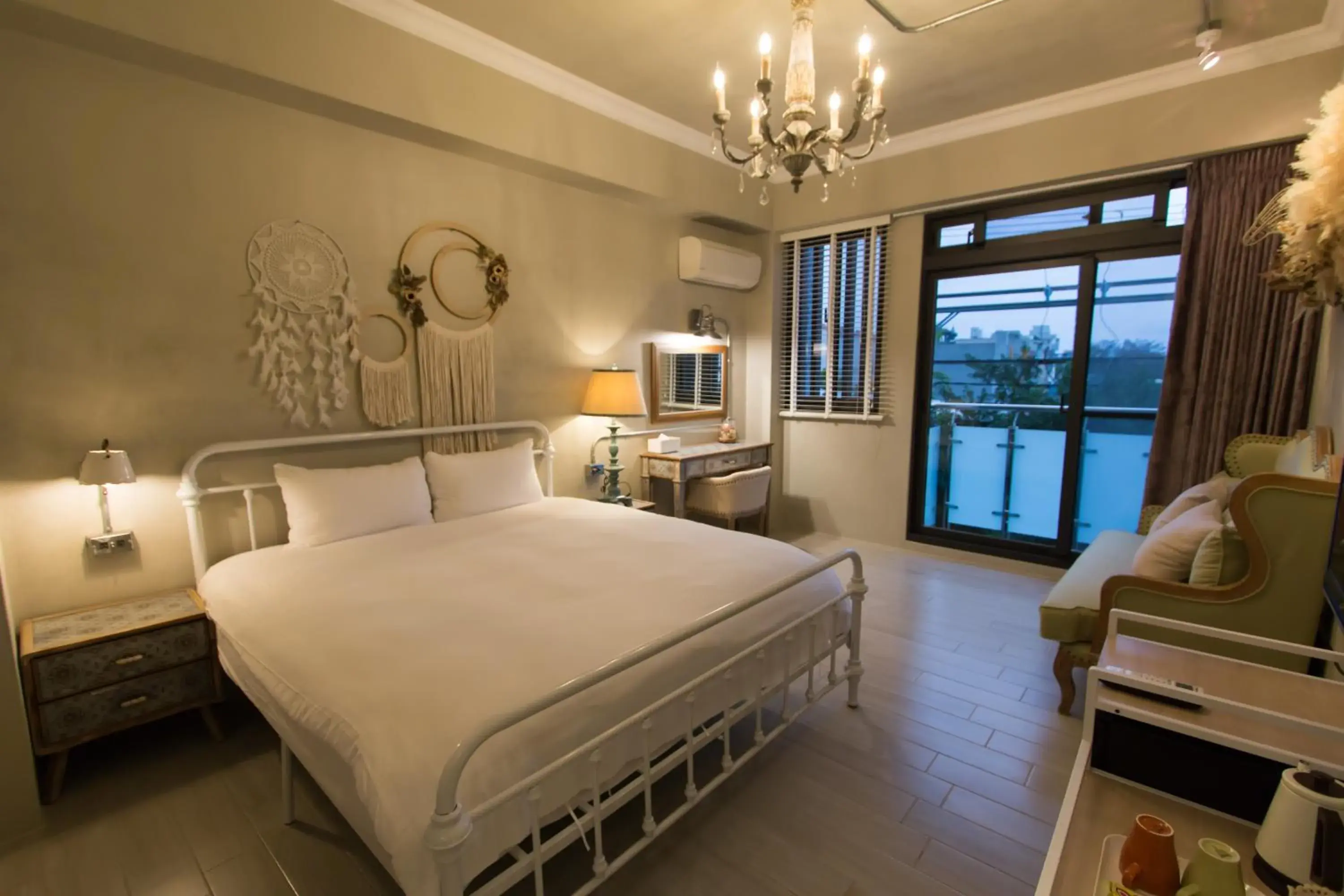 Decorative detail, Bed in We Love Inn Decorative detail, Bed in We Love Inn