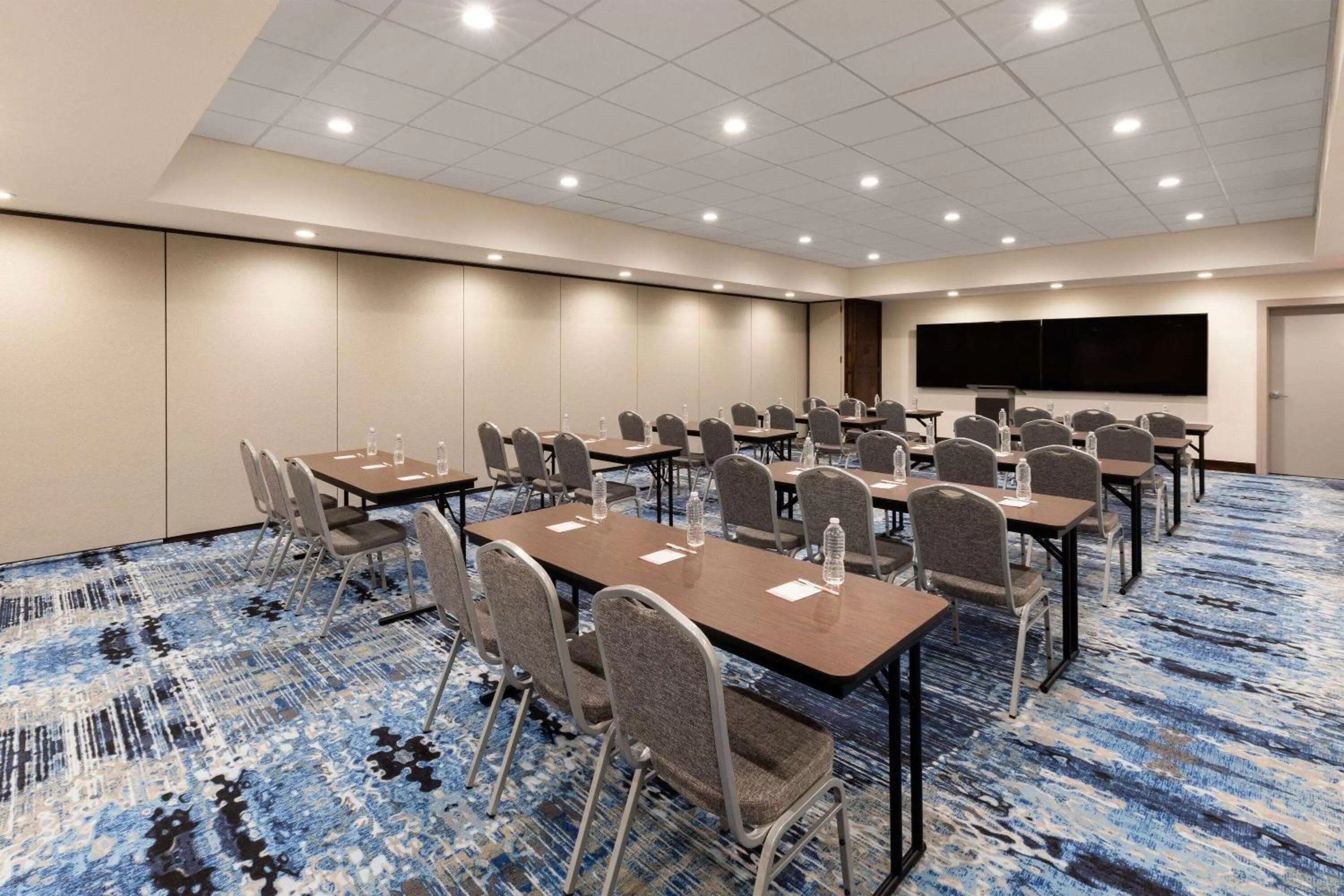 Meeting/conference room in Hawthorn Extended Stay by Wyndham Kingwood Houston