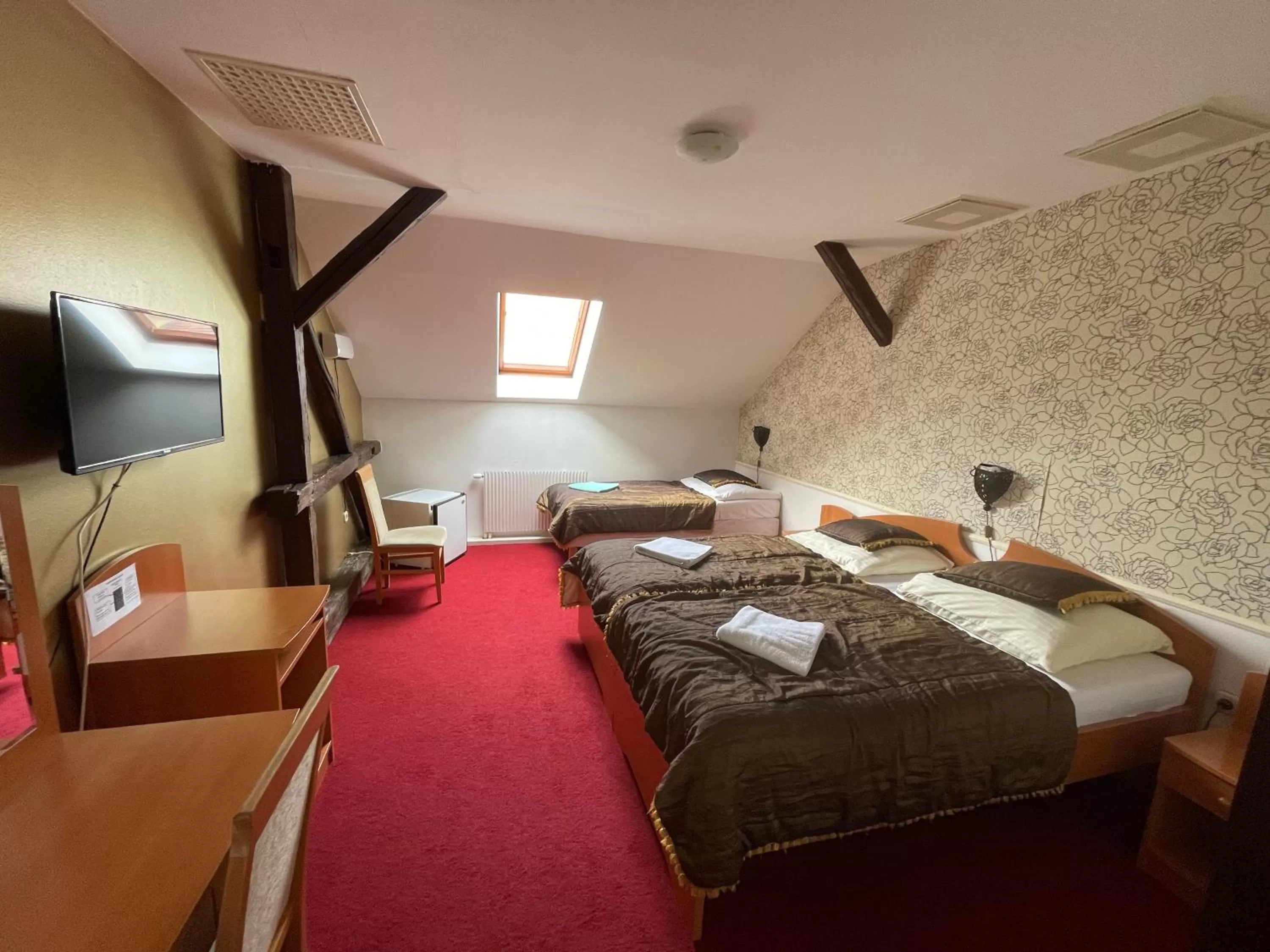 Bed in Hotel Minaret&Étterem