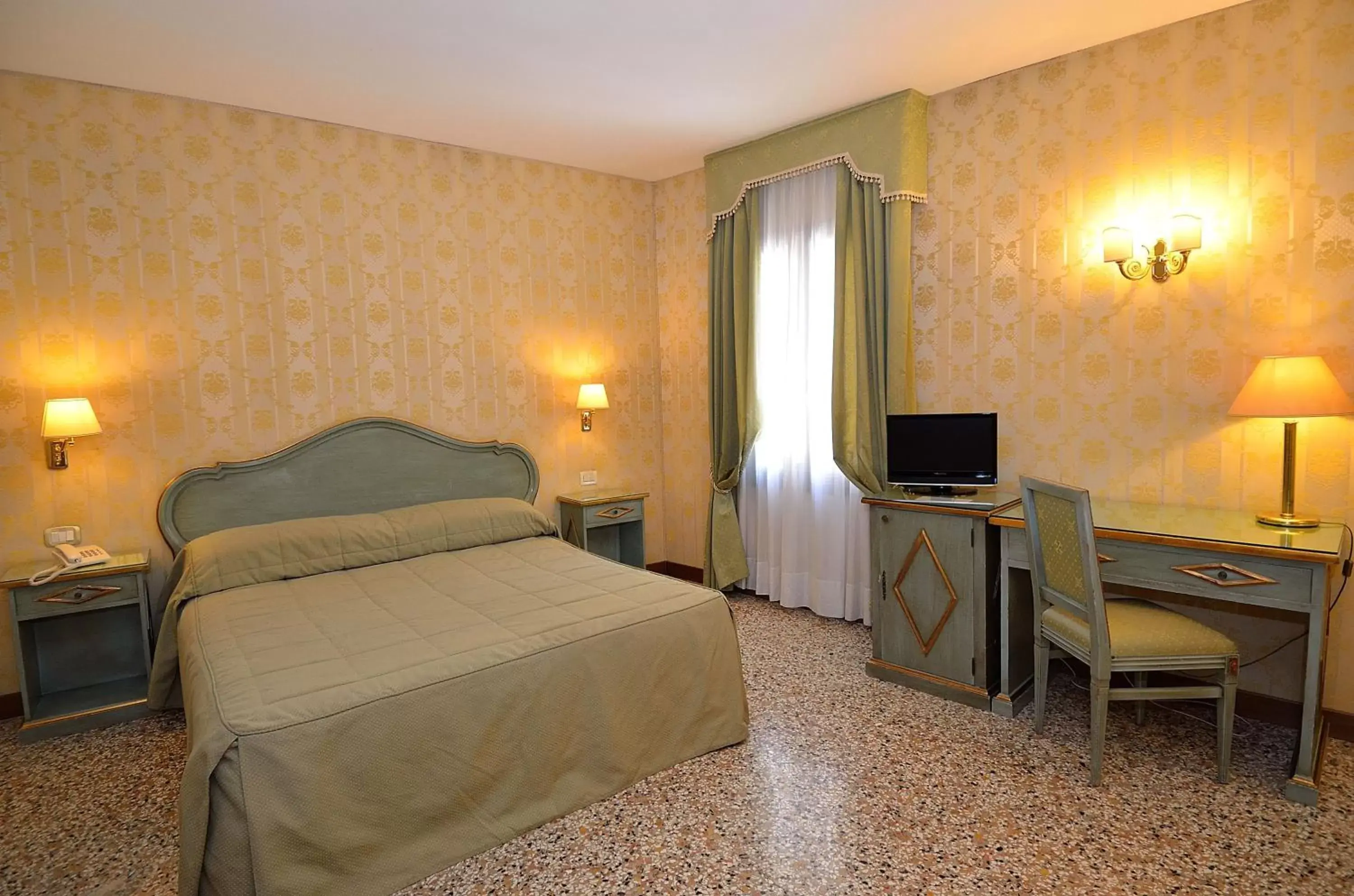 TV and multimedia, Bed in Locanda La Corte