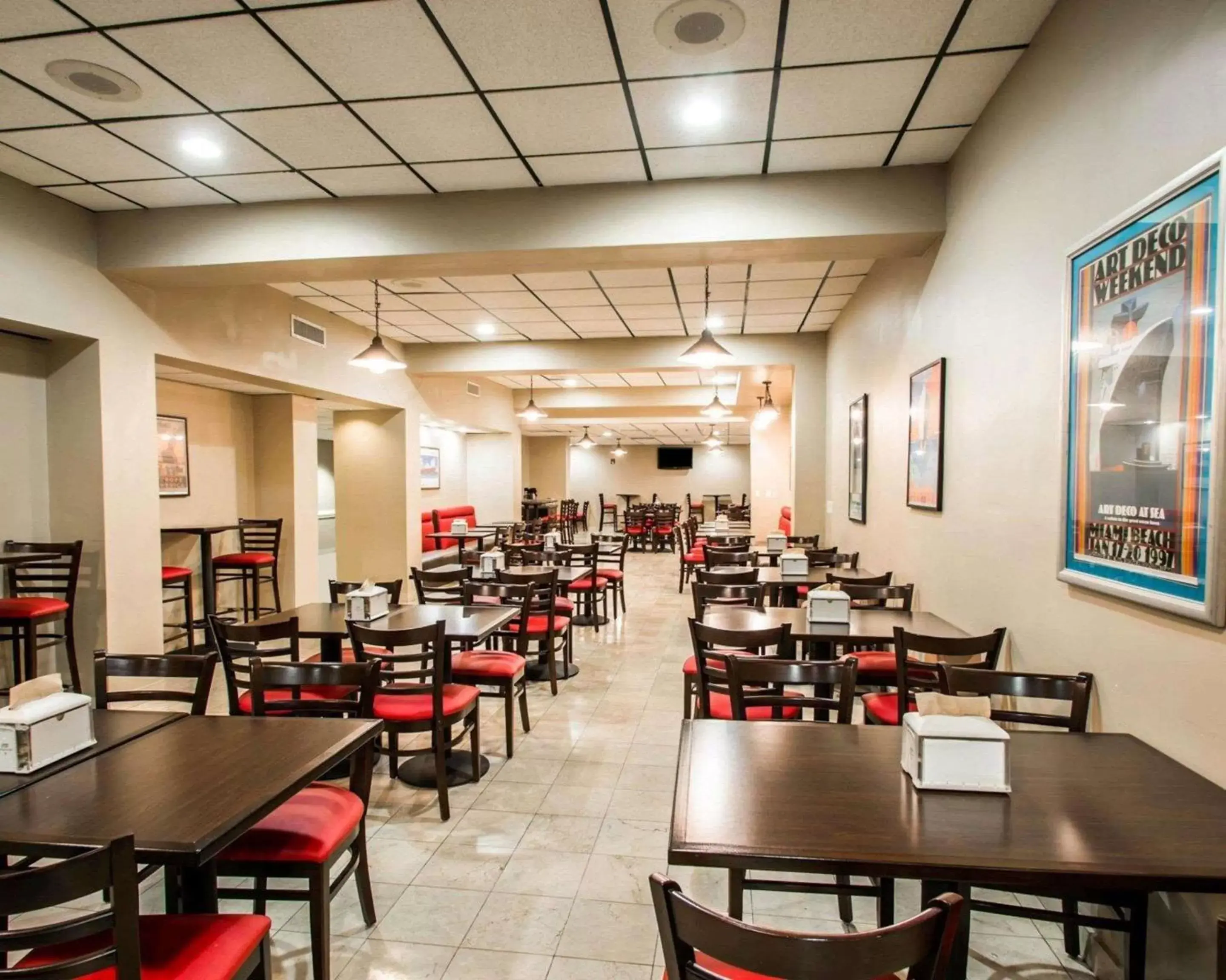 Restaurant/Places to Eat in Clarion Inn & Suites Miami International Airport