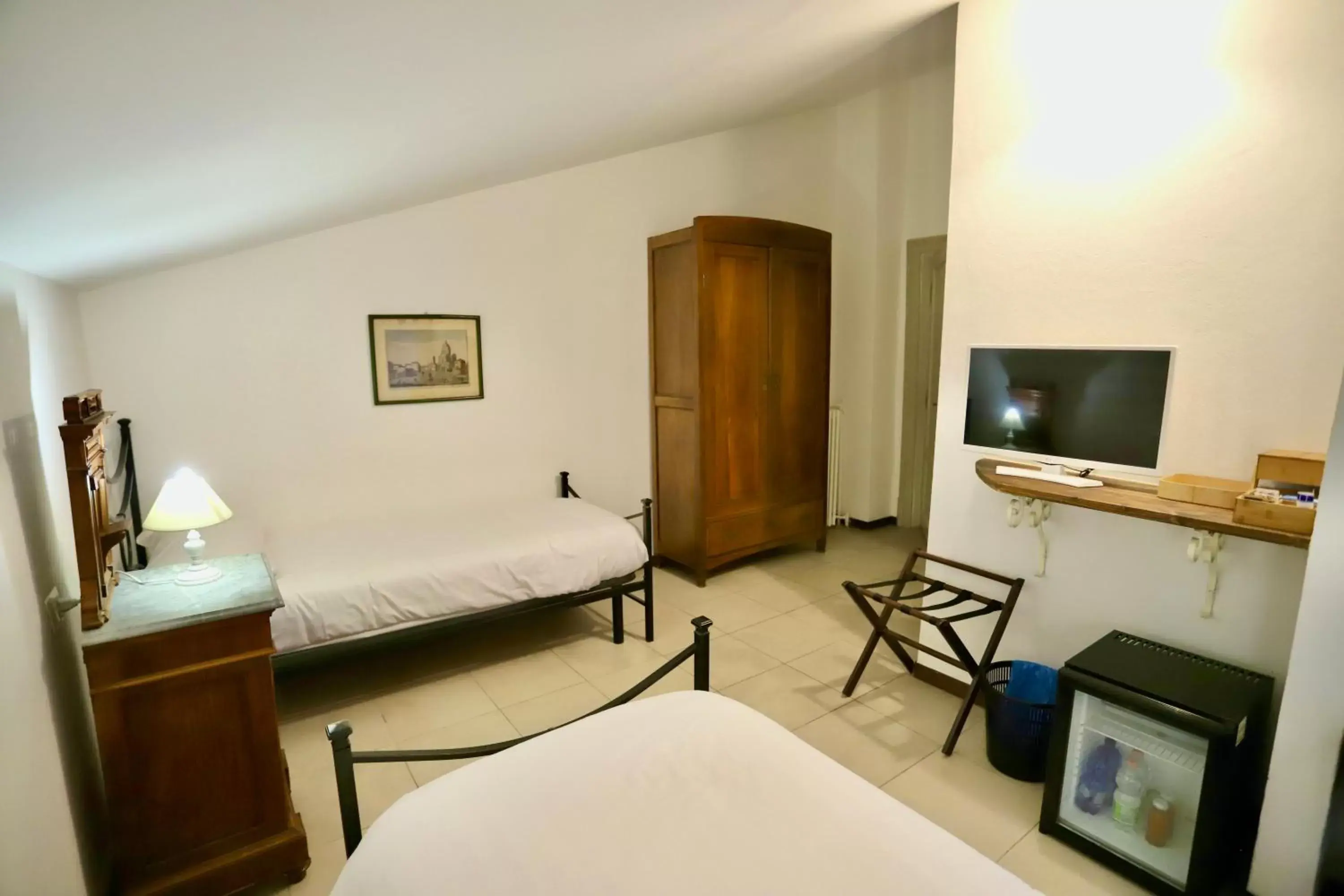 Bedroom, TV/Entertainment Center in La Villa del Lago