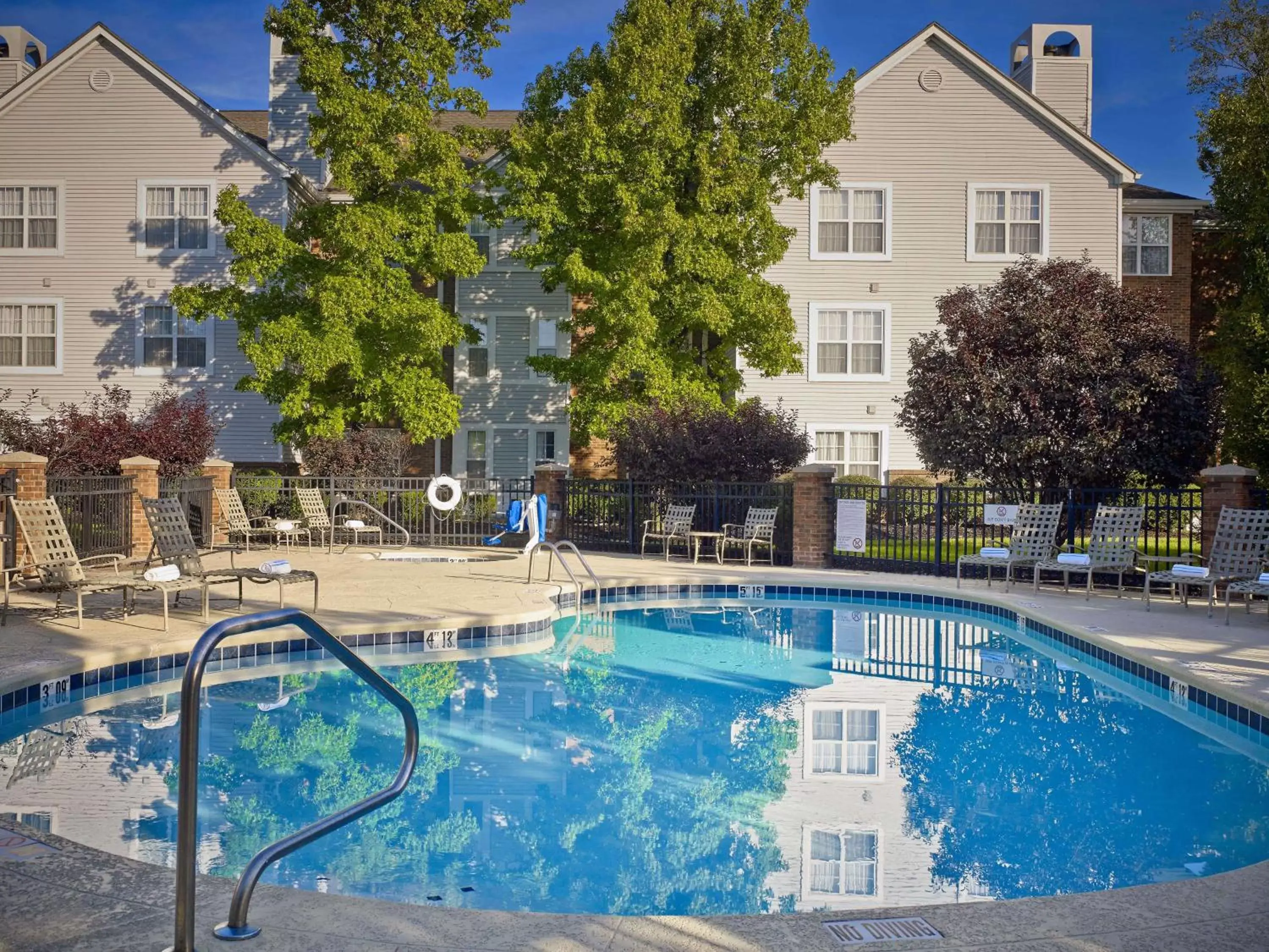 Pool view, Swimming Pool in Sonesta ES Suites Cincinnati - Sharonville East