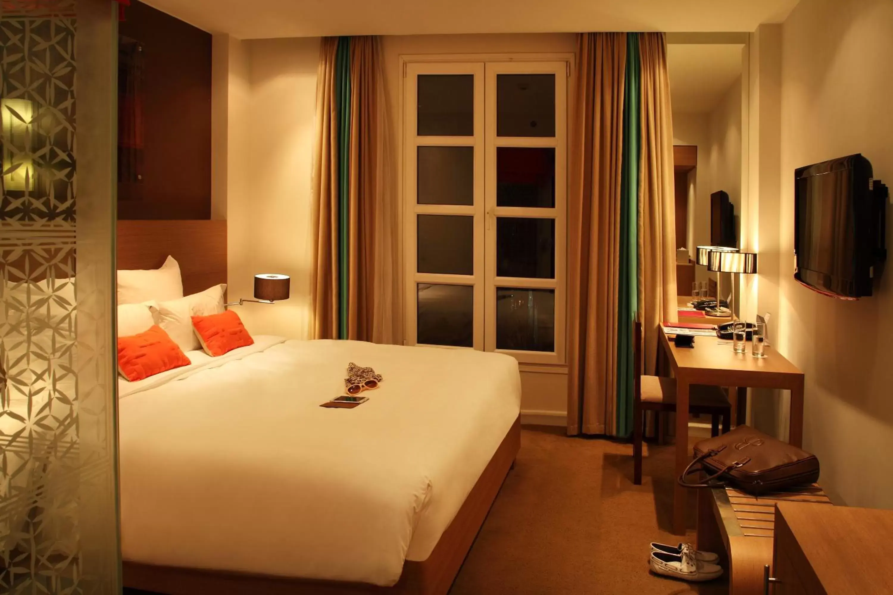 Photo of the whole room, Bed in Mercure Hanoi La Gare Hotel