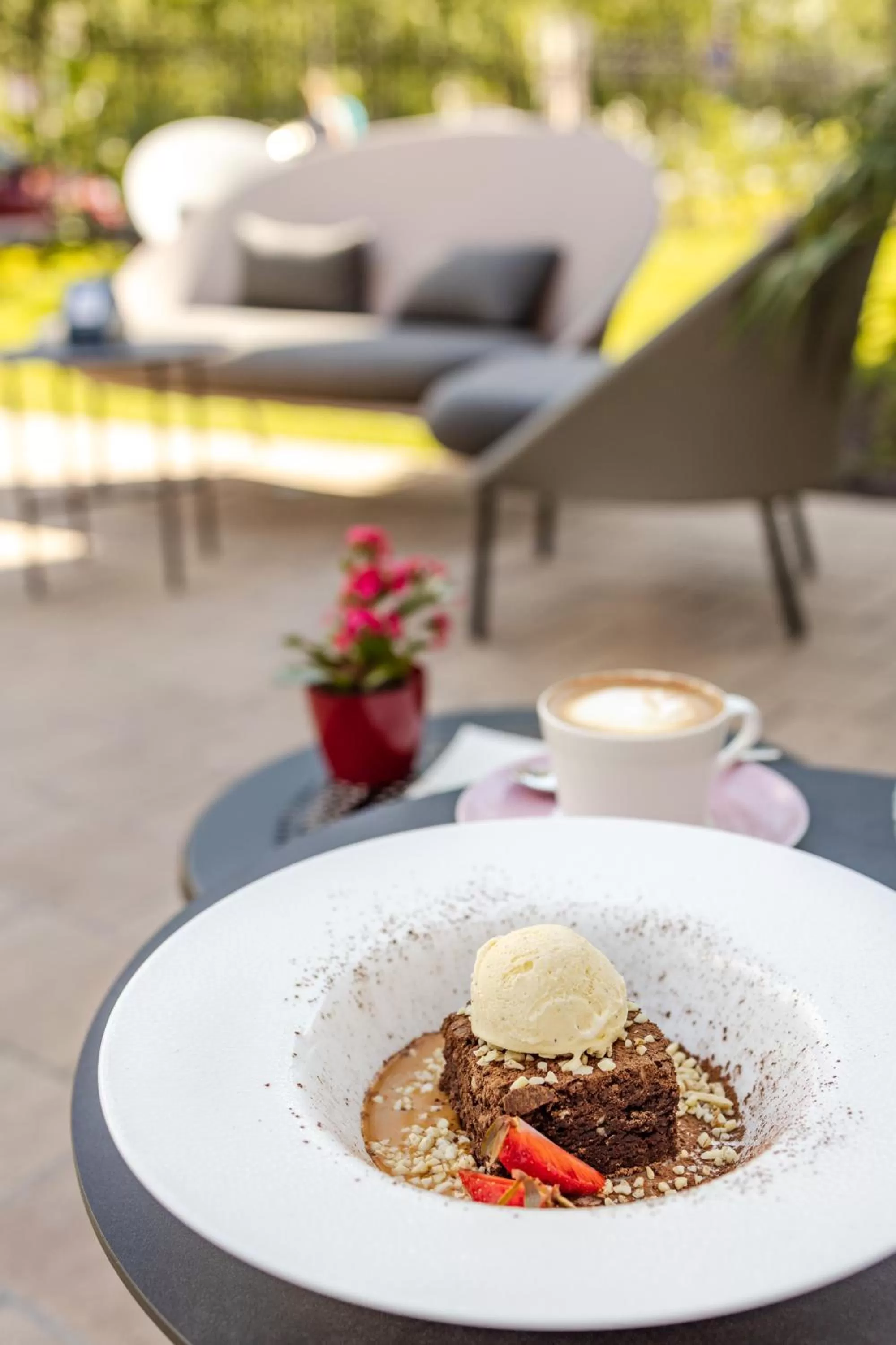 Restaurant/places to eat in Alice Hotel