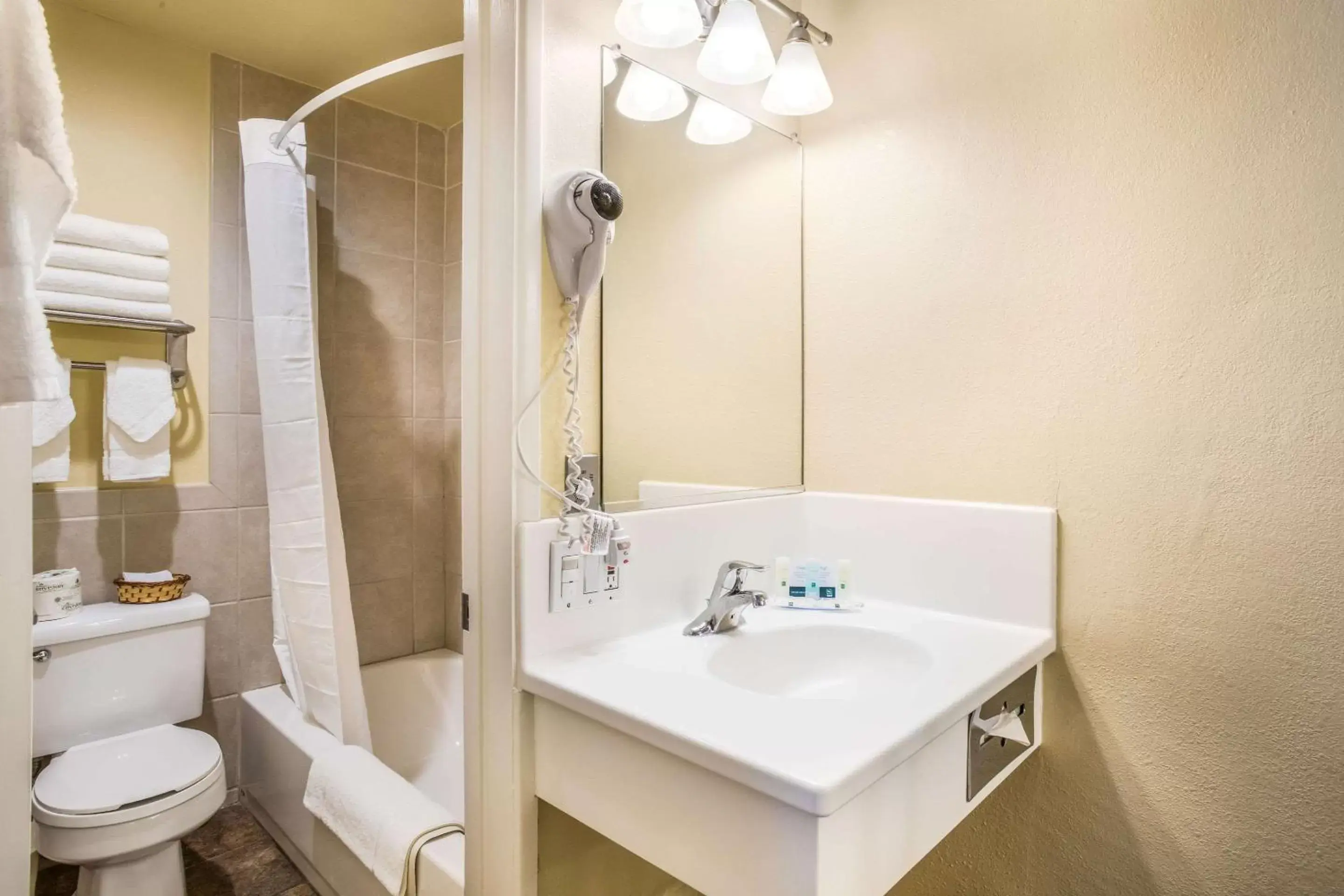 Bathroom in Quality Inn Santa Barbara