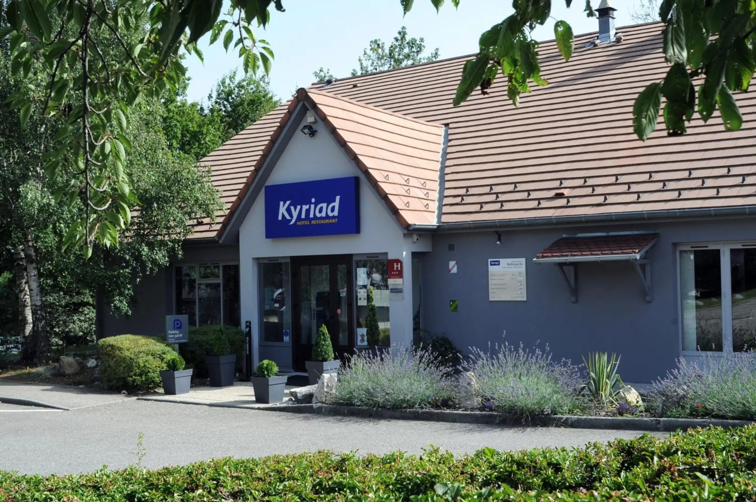 Facade/entrance, Property Building in Kyriad Bellegarde - Genève