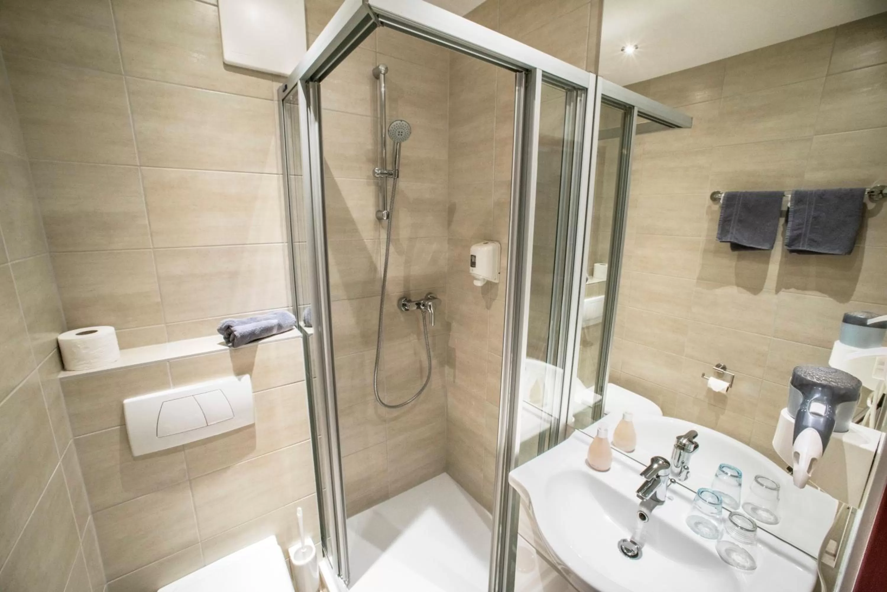 Shower in Stadthotel Kramer