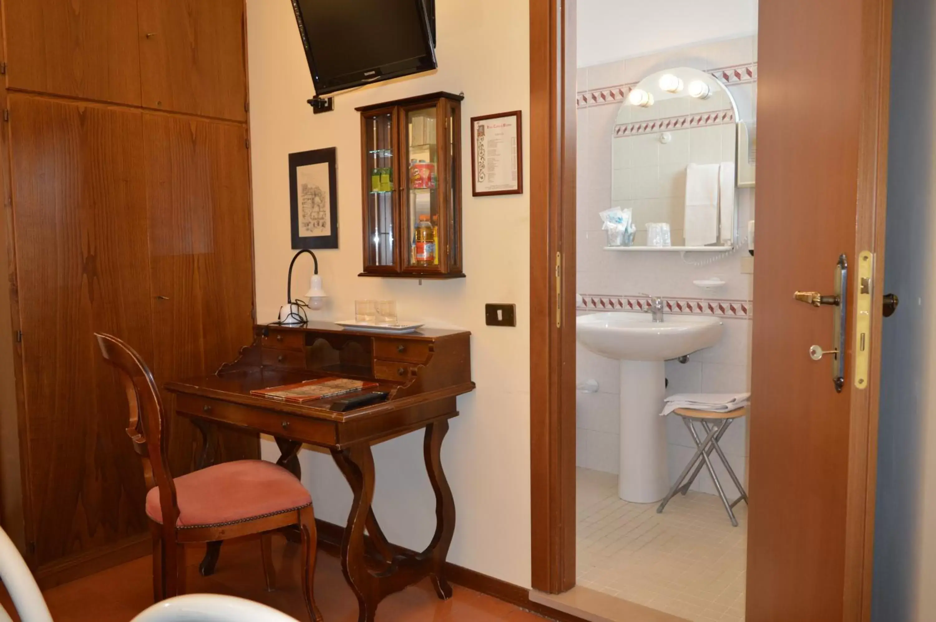 Bathroom in Hotel Trattoria Pallotta