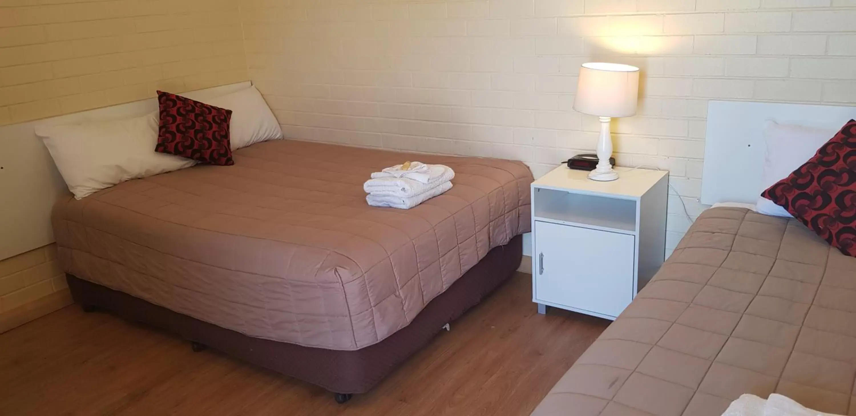 Bed in Bondi Motel