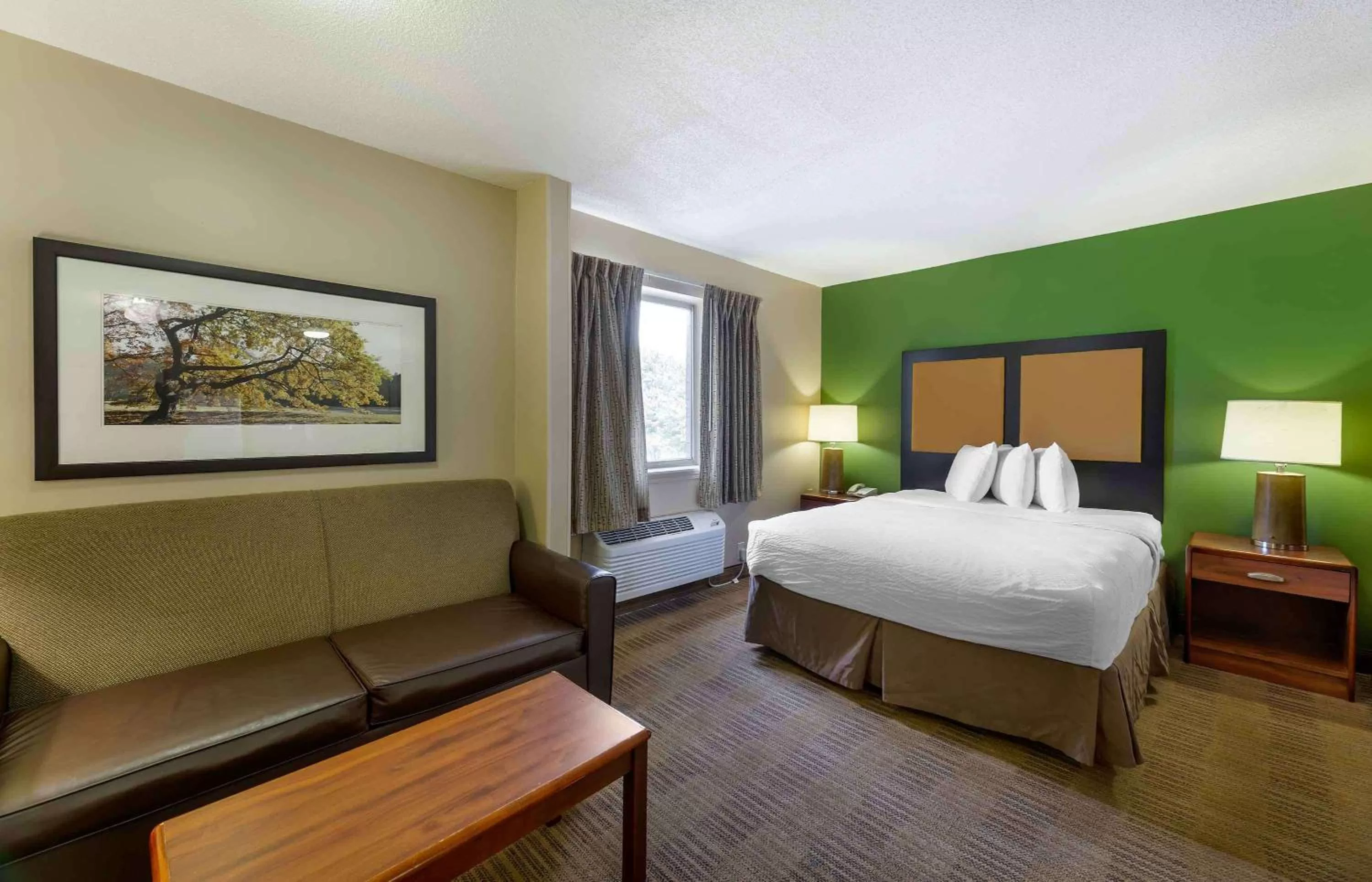 Bedroom, Bed in Extended Stay America Suites - Cleveland - Great Northern Mall