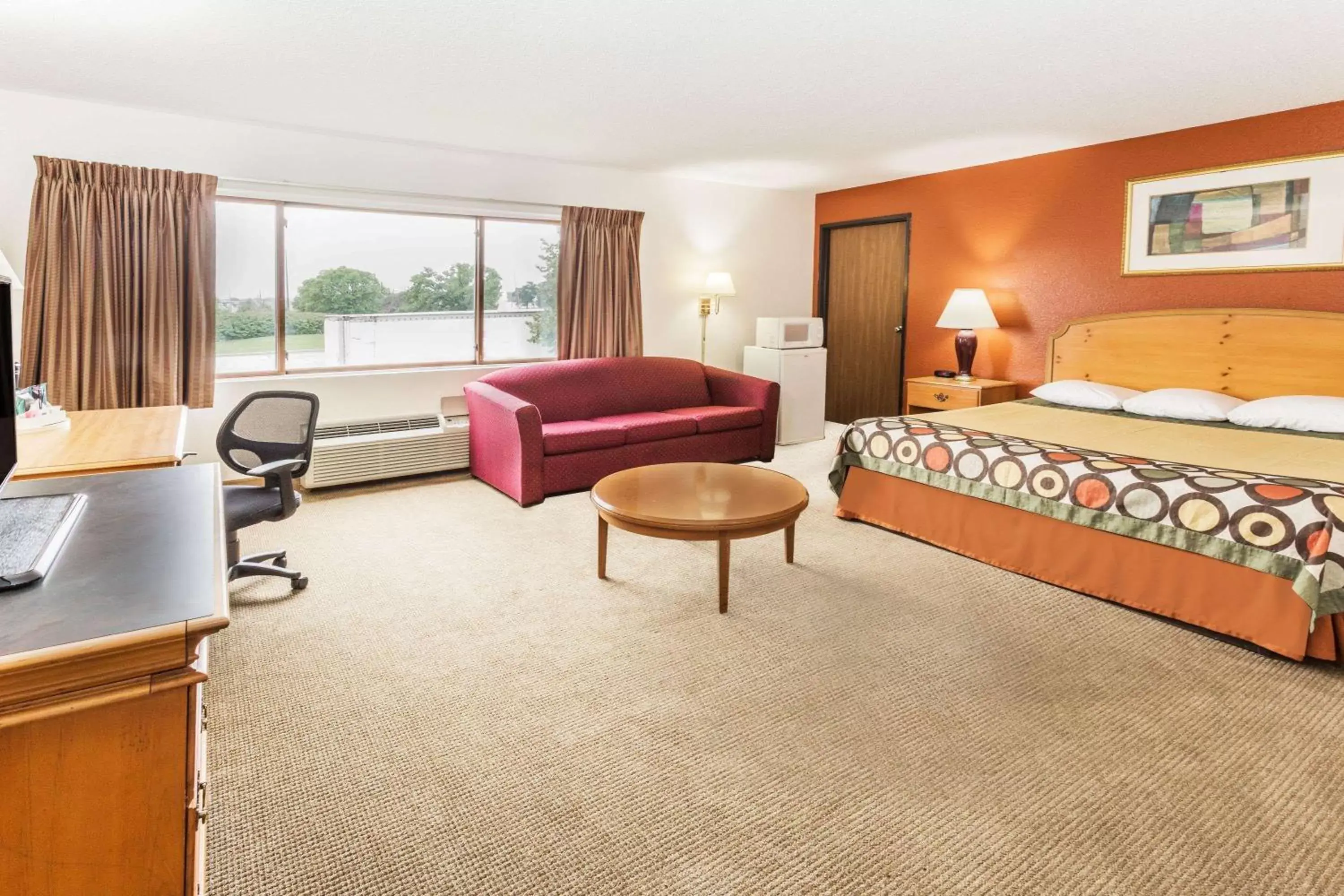 Photo of the whole room in Super 8 by Wyndham Elgin