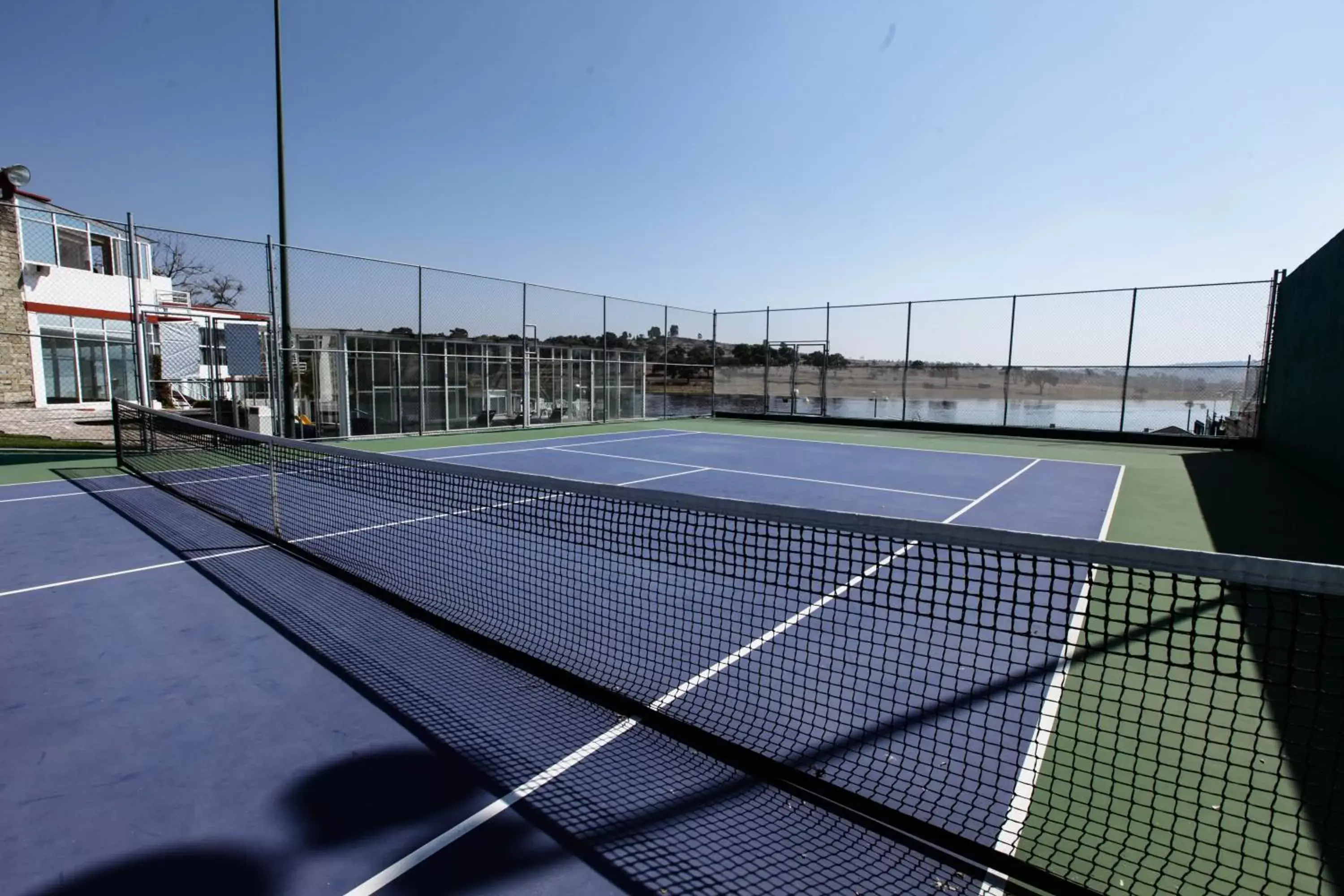 Tennis court, Tennis/Squash in Natural Suites Hotel- cerca de Africam Safari Valsequillo Puebla