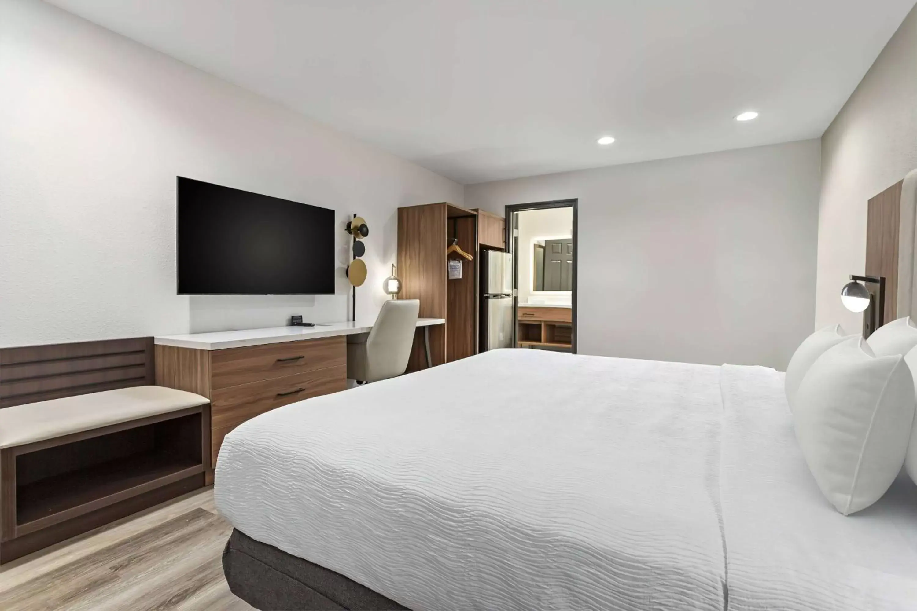 TV and multimedia, Bed in Baymont by Wyndham Beaumont