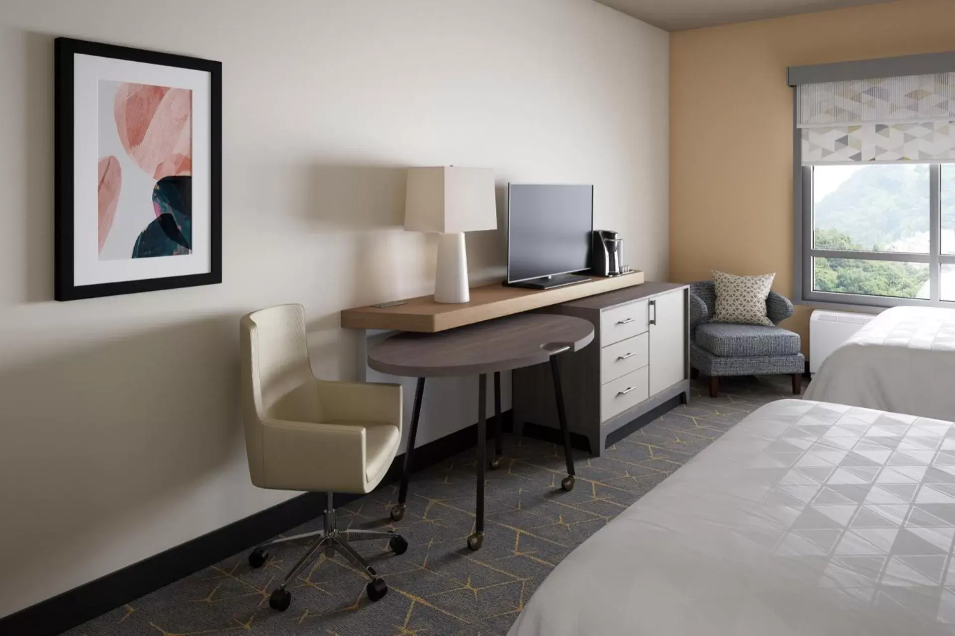 TV/Entertainment Center in Holiday Inn Cleveland-Mayfield, an IHG Hotel