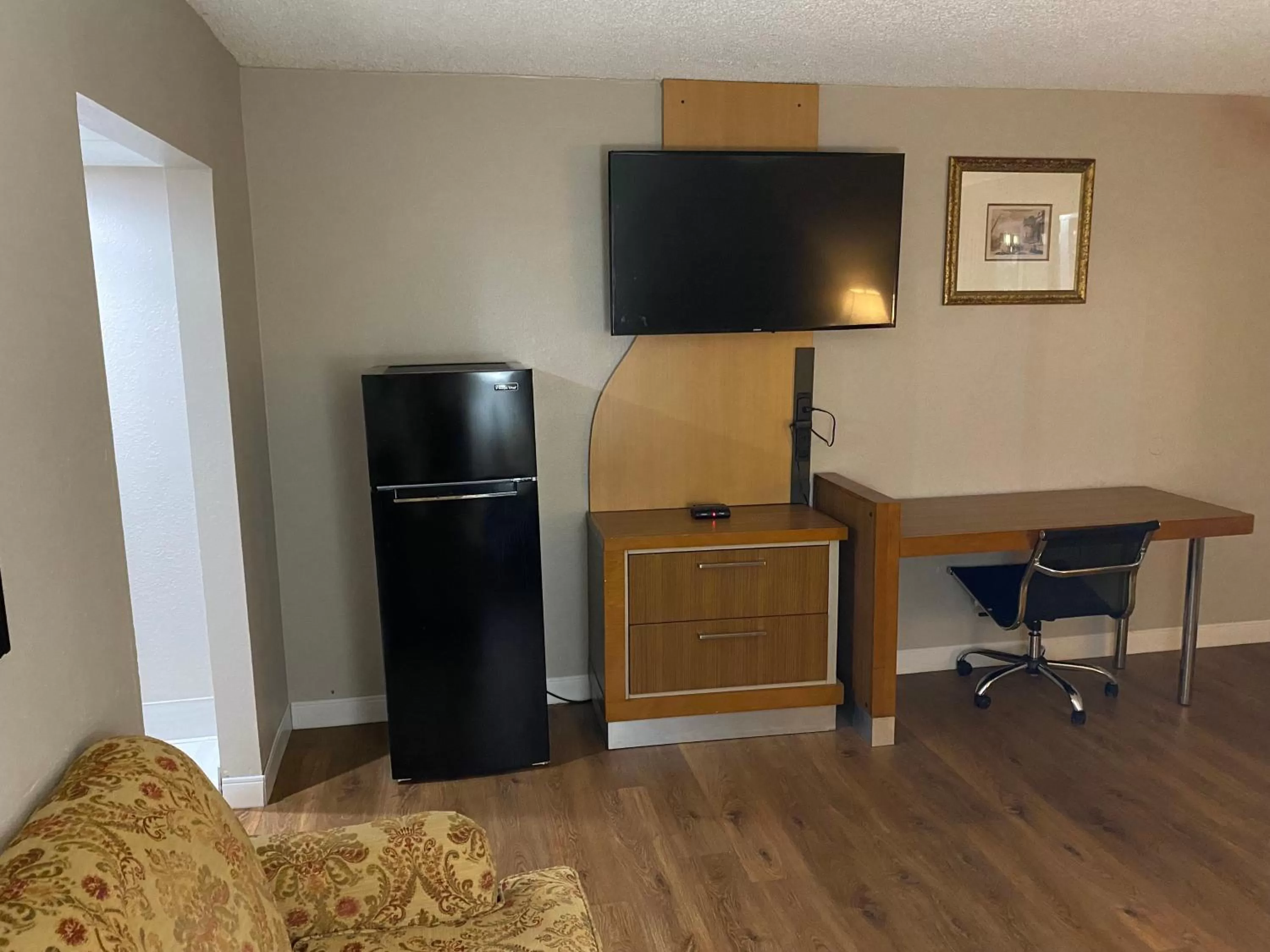 Living room in Baymont Inn by Wyndham Odessa University Area