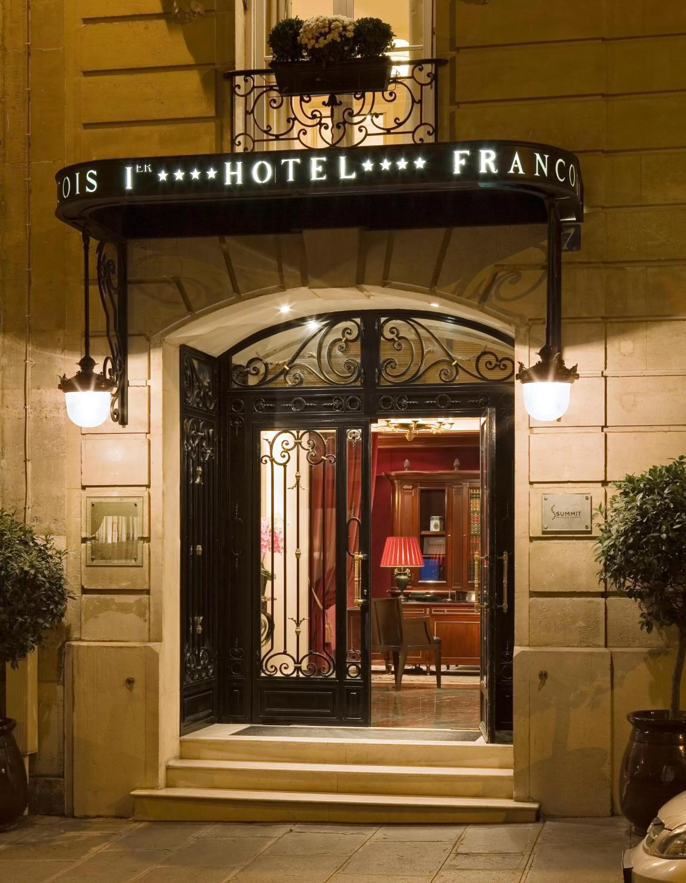 Facade/entrance in Francois 1er