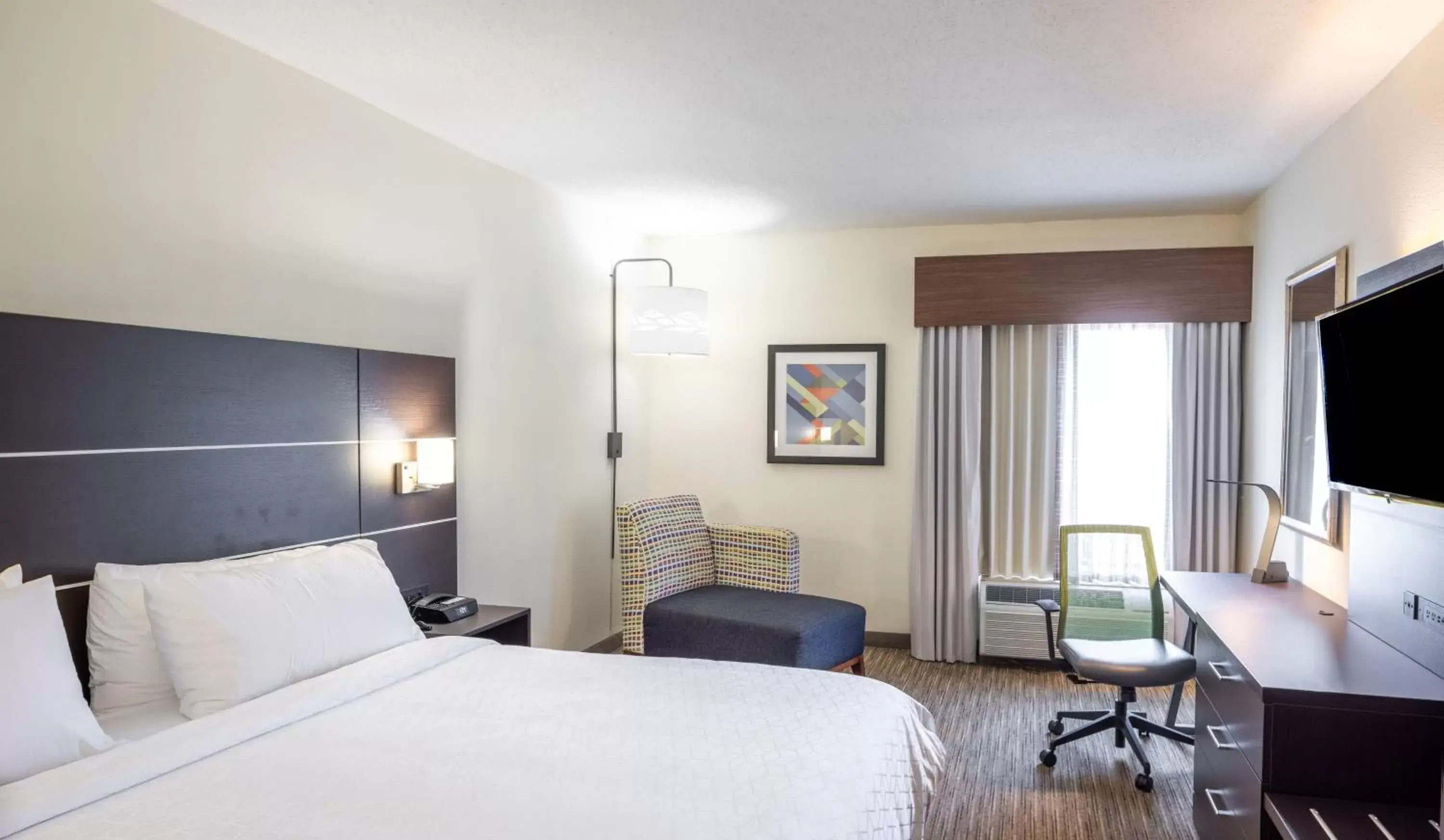 Photo of the whole room, Bed in Holiday Inn Express Hotel & Suites Fort Payne, an IHG Hotel